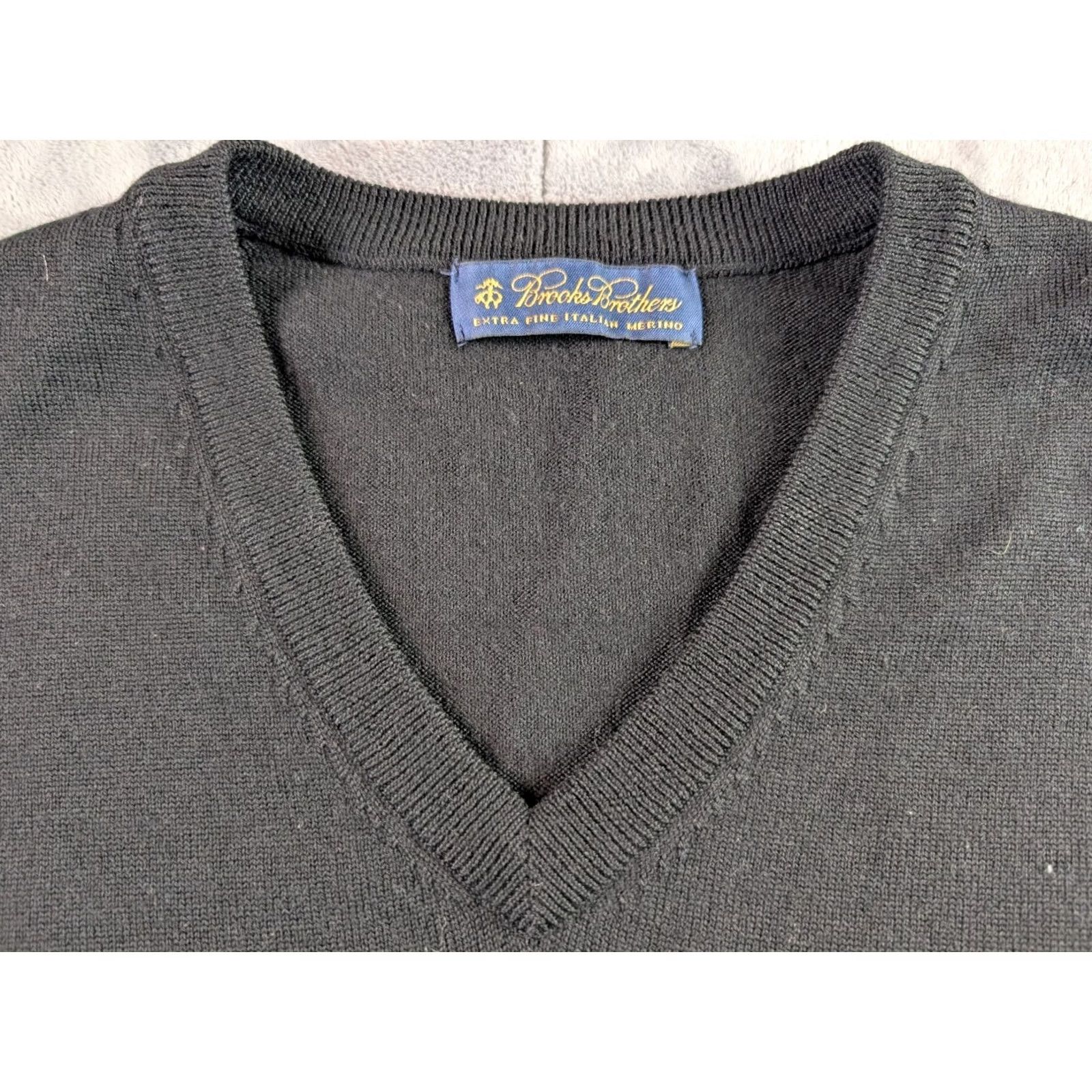 Brooks Brothers Brooks Brothers Vest Men's Medium Black Wool Sleeveless Stand-Up Collar 100% Merino Extra Fine Knit Solid Casual Preppy Modern Fit Size US M / EU 48-50 / 2 - 2 Thumbnail