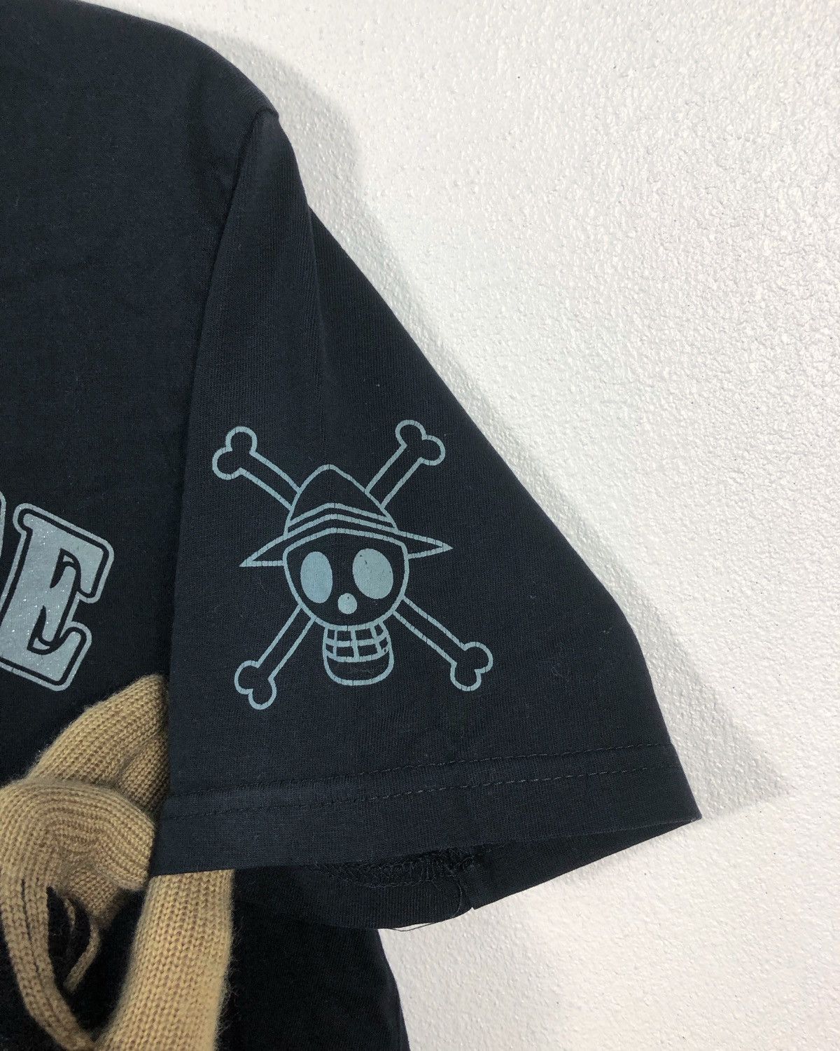 Anime × Japanese Brand × One Piece Rare One Piece Japan Big Logo Tee Size US L / EU 52-54 / 3 - 6 Thumbnail