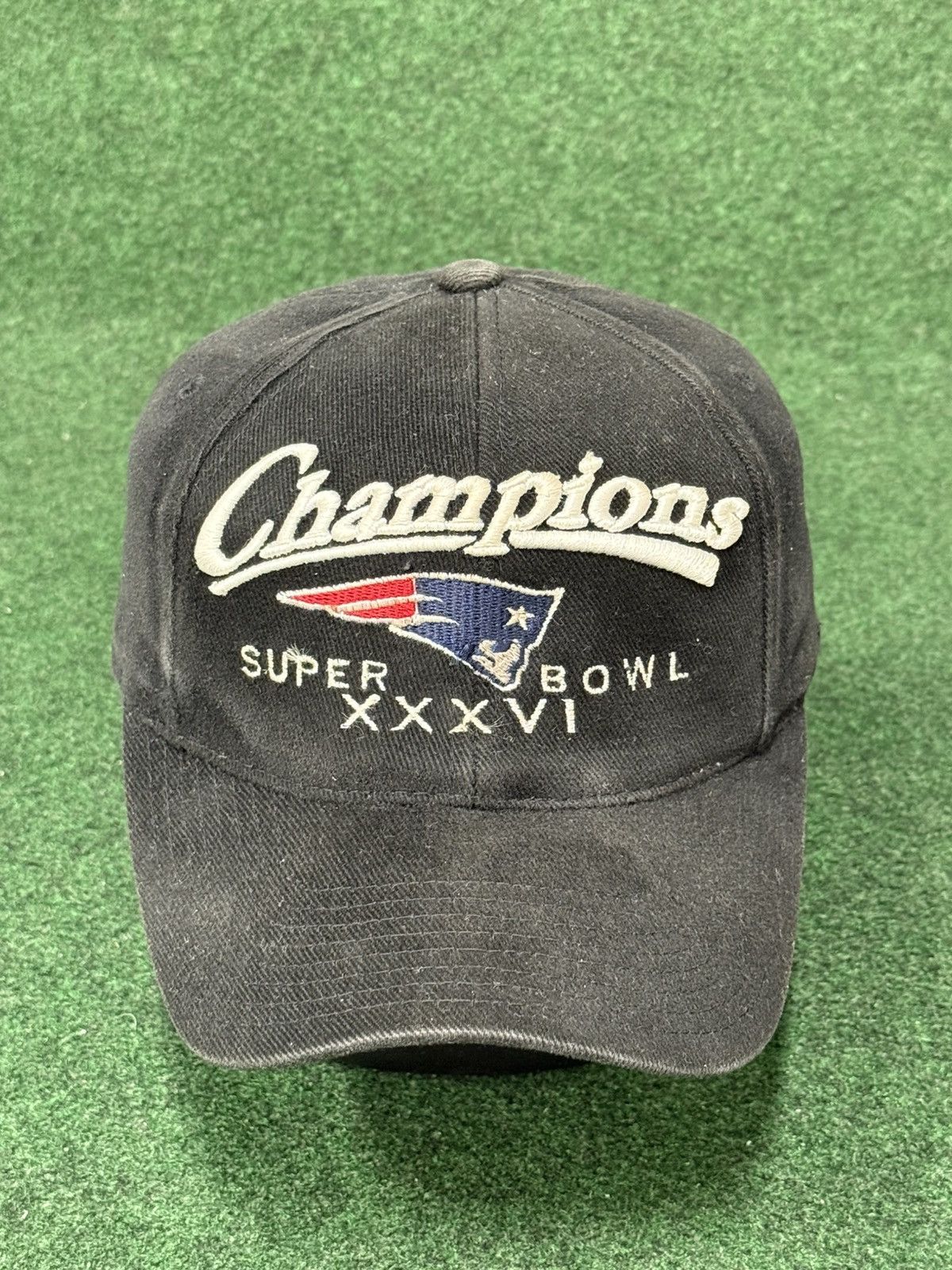 NFL Vintage New England Patriots Super Bowl XXXVI Snapback Hat Size ONE SIZE - 1 Thumbnail