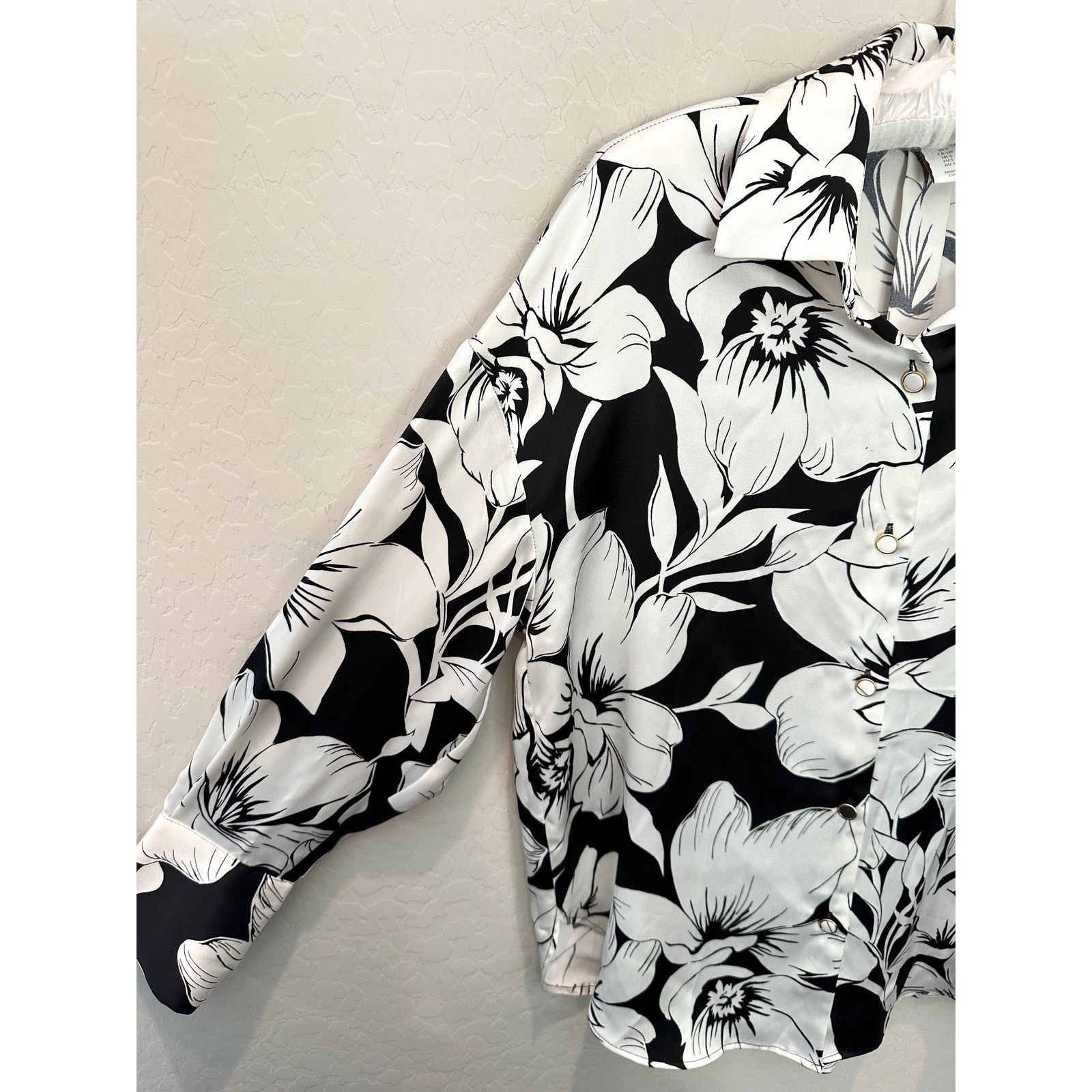 House of Harlow HOUSE OF HARLOW White Modern Floral Button Front Blouse Size S / US 4 / IT 40 - 3 Thumbnail