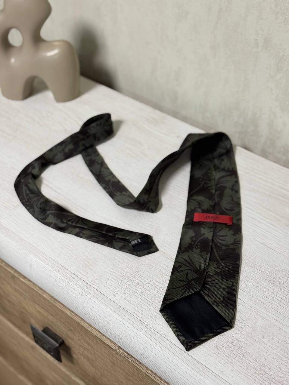 Hugo Boss Luxury Hugo Boss Tie Silk Very Rare Expensive Italy Size ONE SIZE - 1 Thumbnail