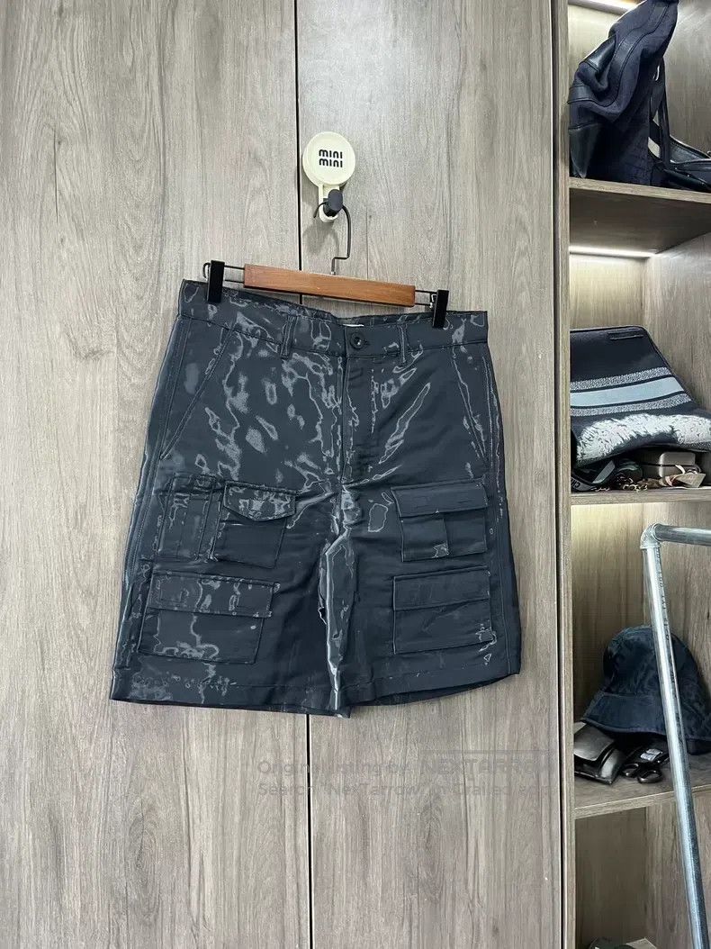 Givenchy Givenchy Reflective multi-pocket shorts Size US 32 / EU 48 - 3 Thumbnail