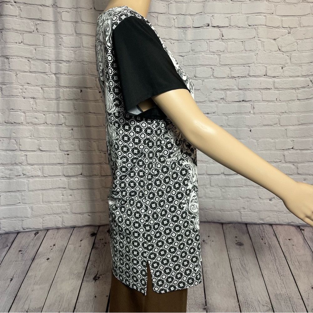 Other Susan Graver Black White Embellished Short Sleeve Top Size Size L / US 10 / IT 46 - 3 Thumbnail