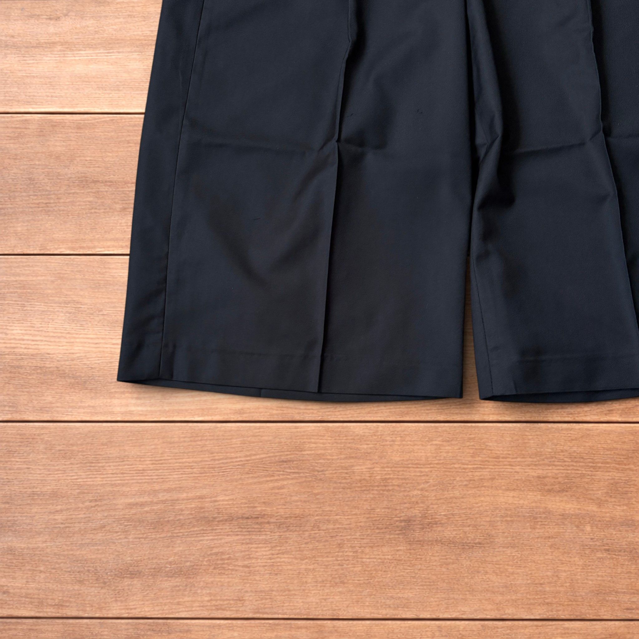 Japanese Brand Vintage style baggy wide leg long tailored shorts in black. Size US 36 / EU 52 - 5 Thumbnail