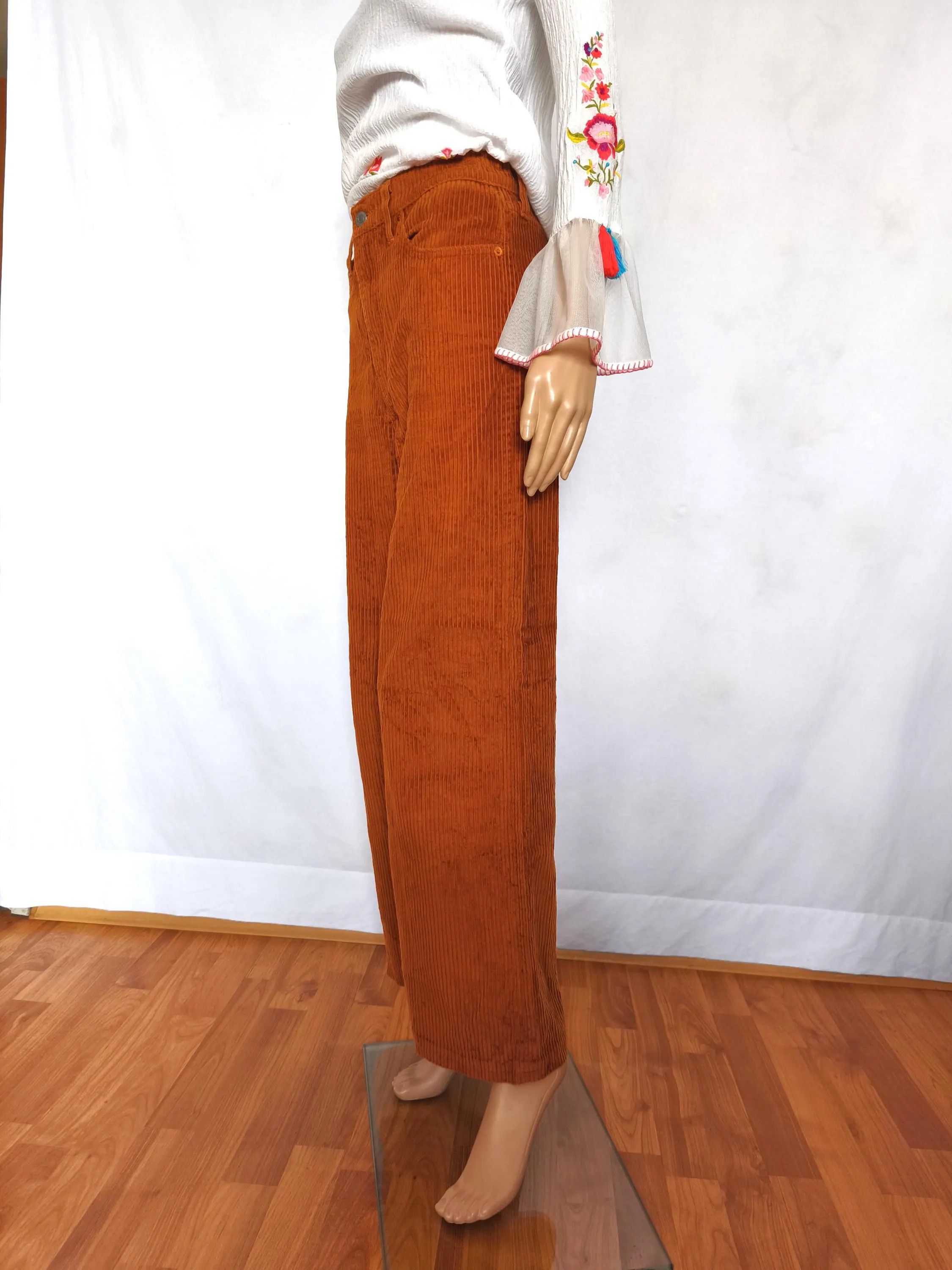 Levi's Vintage Levi Strauss Corduroy Jeans Wide Flare Leg Pants Size 26" / US 2 / IT 38 - 5 Thumbnail