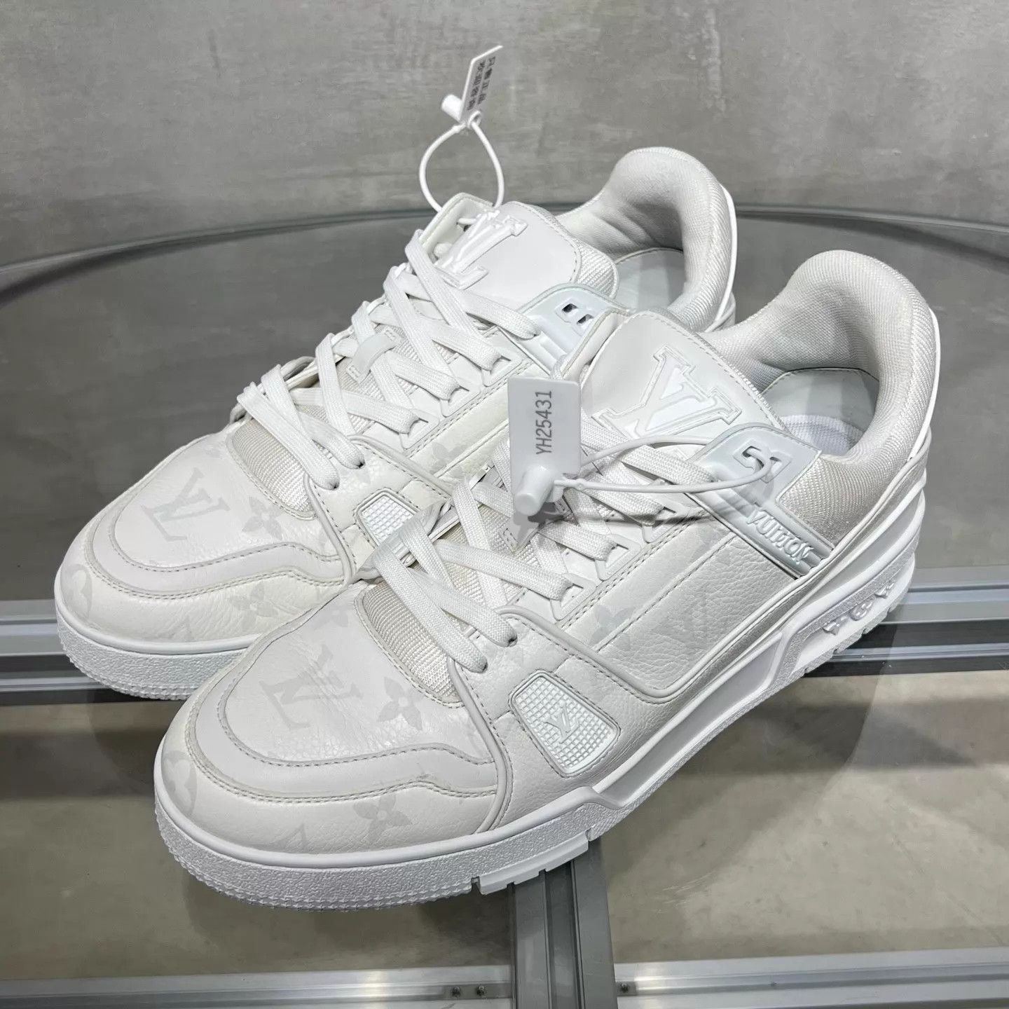 Louis Vuitton LV Trainer White Monogram Shadow UK7 Size US 8 / EU 41 - 2 Thumbnail