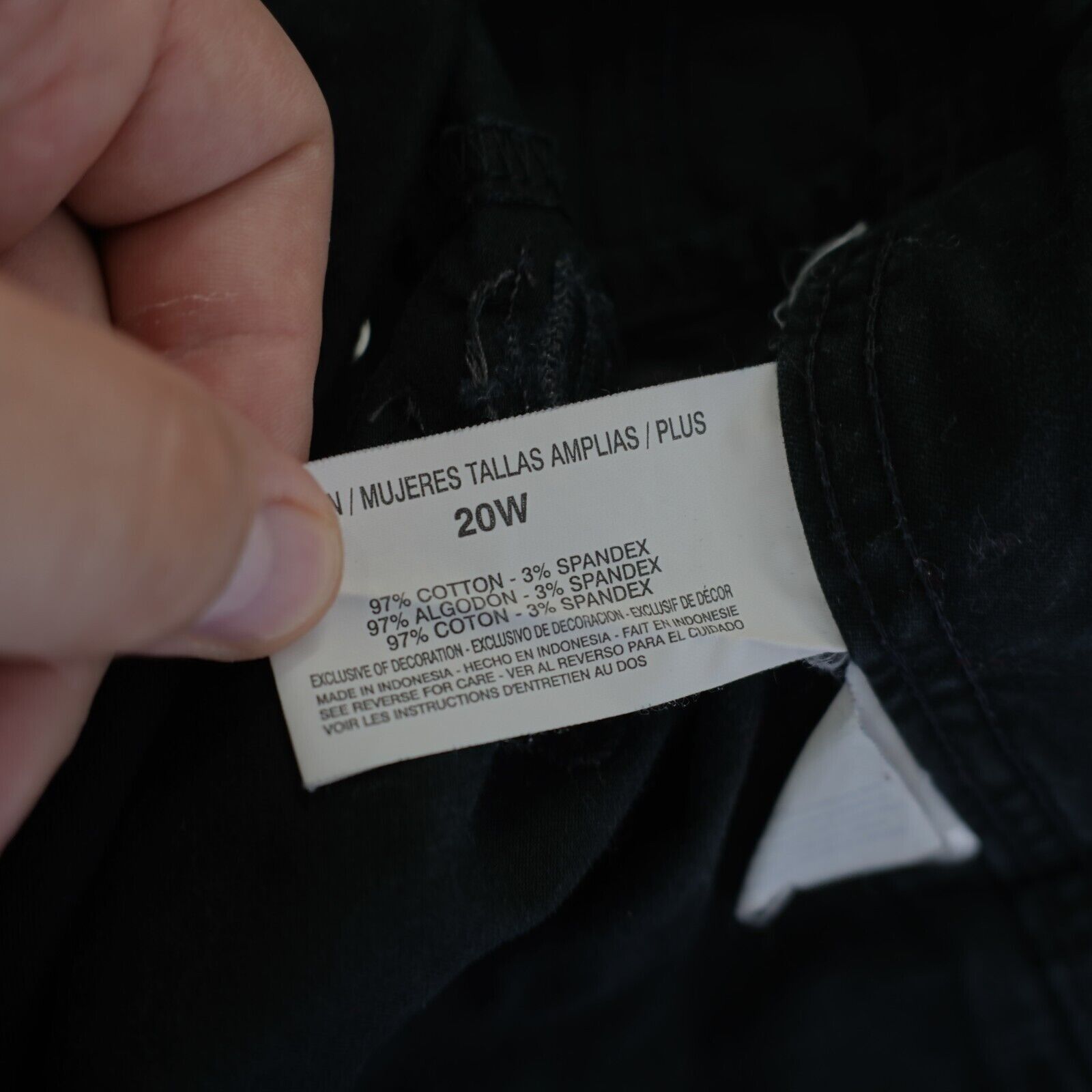 Gloria Vanderbilt Gloria Vanderbilt Black Capri Pants 20W Floral Embrodiery Hi Size 42" / US 20 - 12 Thumbnail
