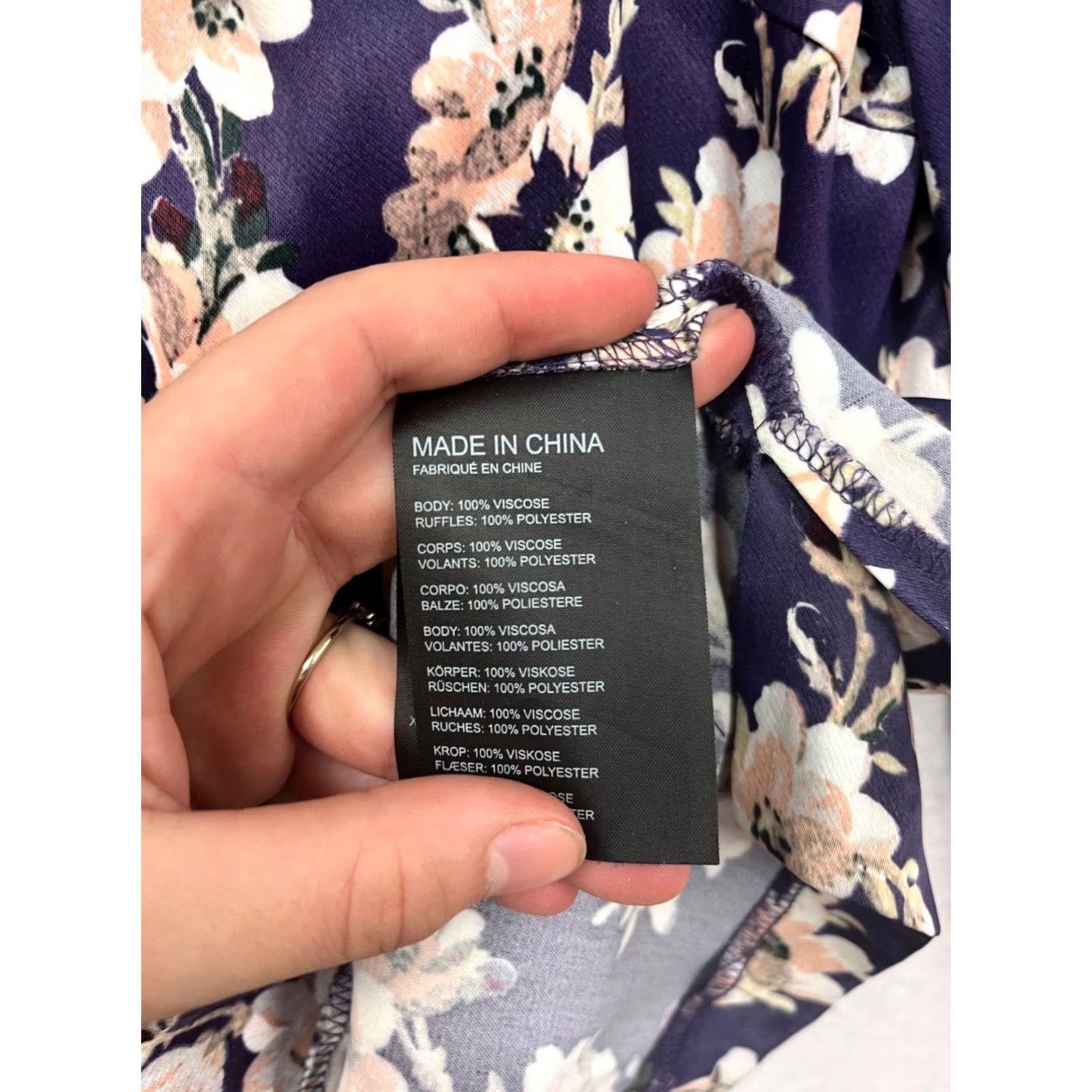 Club Monaco VINTAGE Club Monaco Blouse Floral Navy M Unisex Adults Crew Neck Long Sleeve Polyester Viscose Size M / US 6-8 / IT 42-44 - 4 Thumbnail