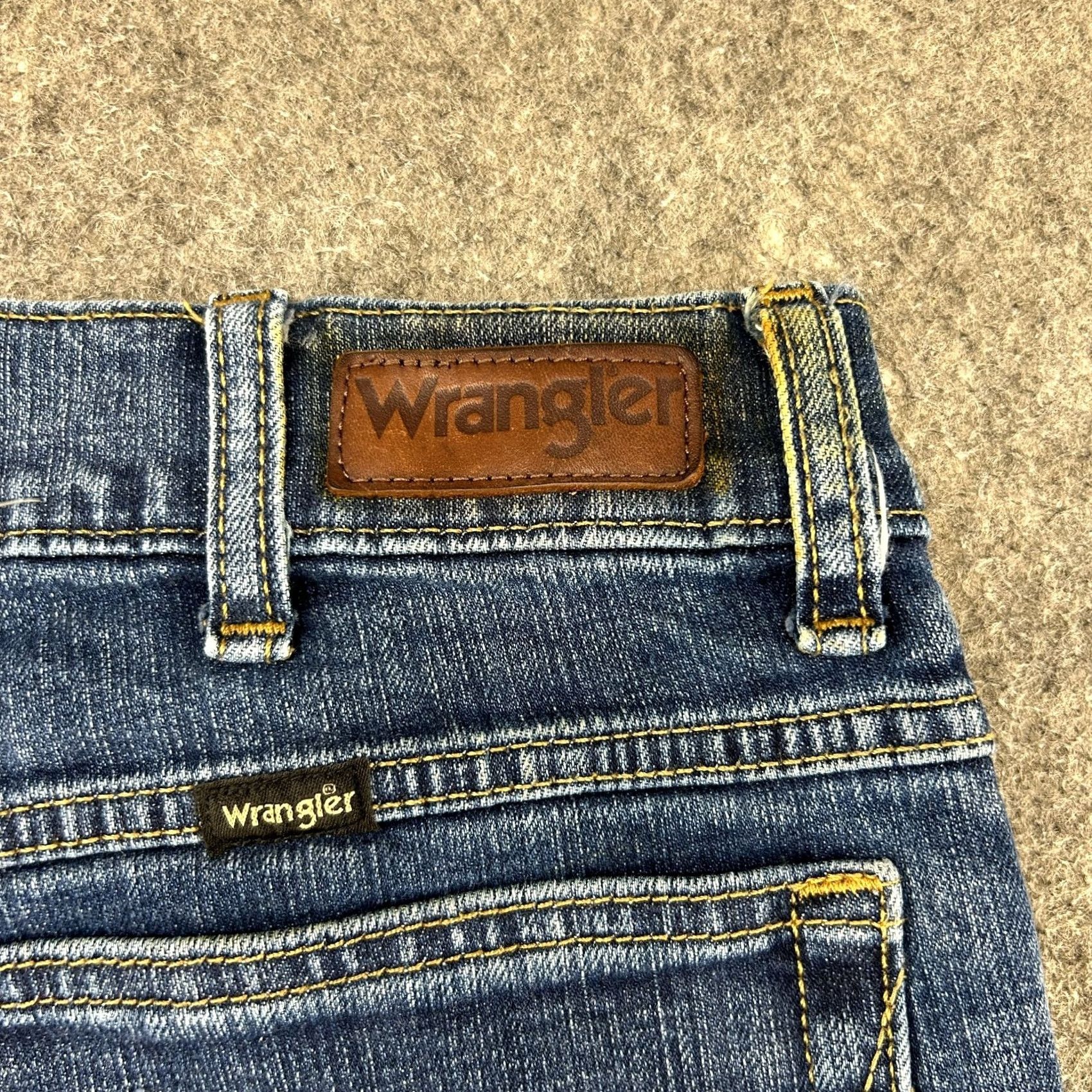 Wrangler Wrangler Jeans Mens 32x32 Blue Bootcut Medium Wash 5-Pocket Denim USA Western Ready-to-Wear Regular Fit Pants Mens Size US 32 / EU 48 - 4 Thumbnail