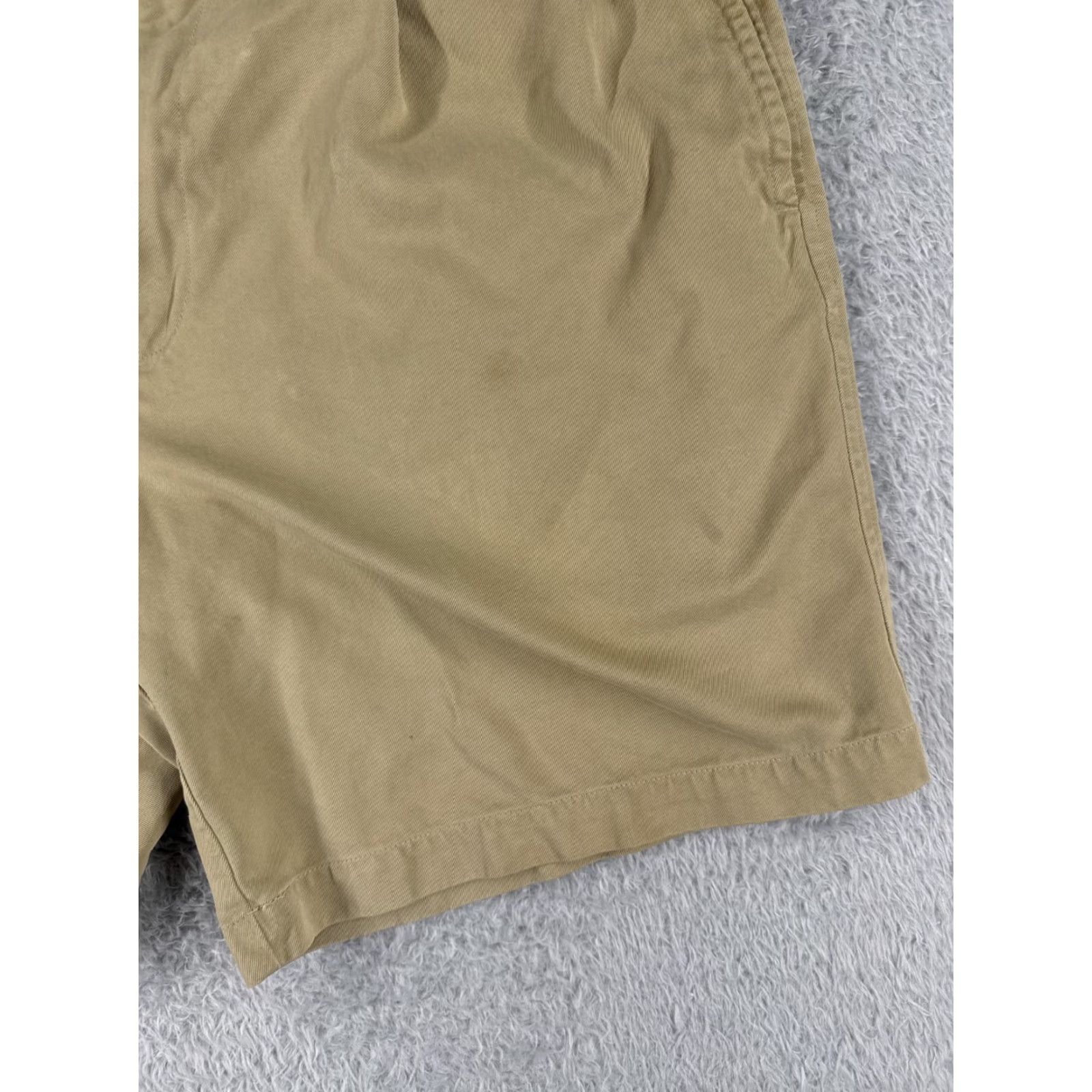 Tommy Bahama VINTAGE Tommy Bahama Shorts Men 34 Beige Silk Pleated Bermuda Beach Resort Casual Ii? Size US 34 / EU 50 - 2 Thumbnail