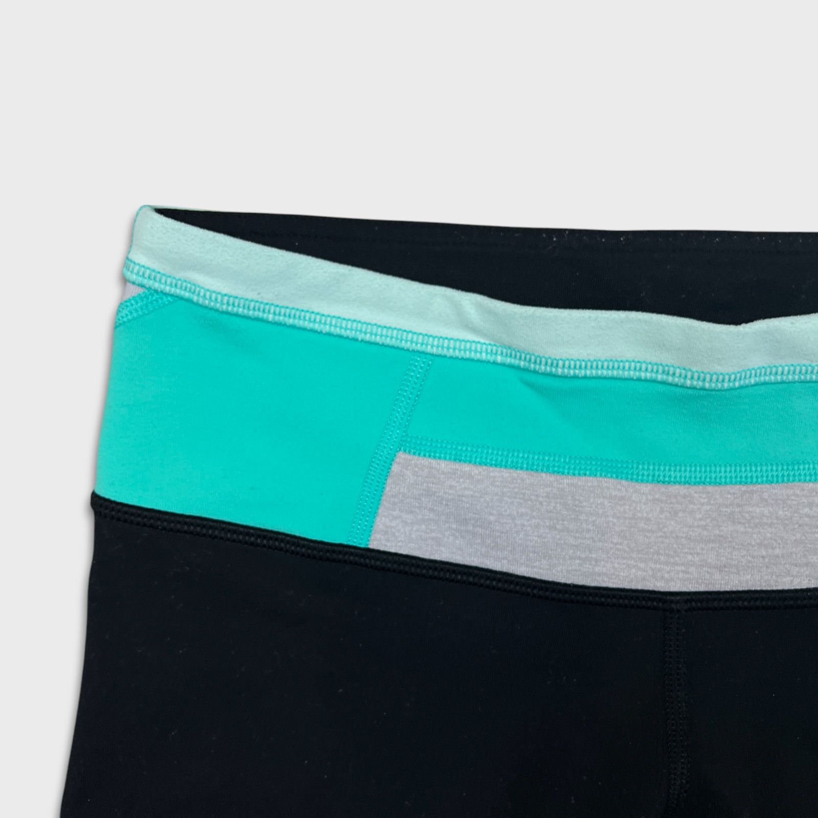Lululemon Lululemon Wunder Under Crop Pants 6 Athletic Yoga Leggings Size 28" / US 6 / IT 42 - 3 Thumbnail