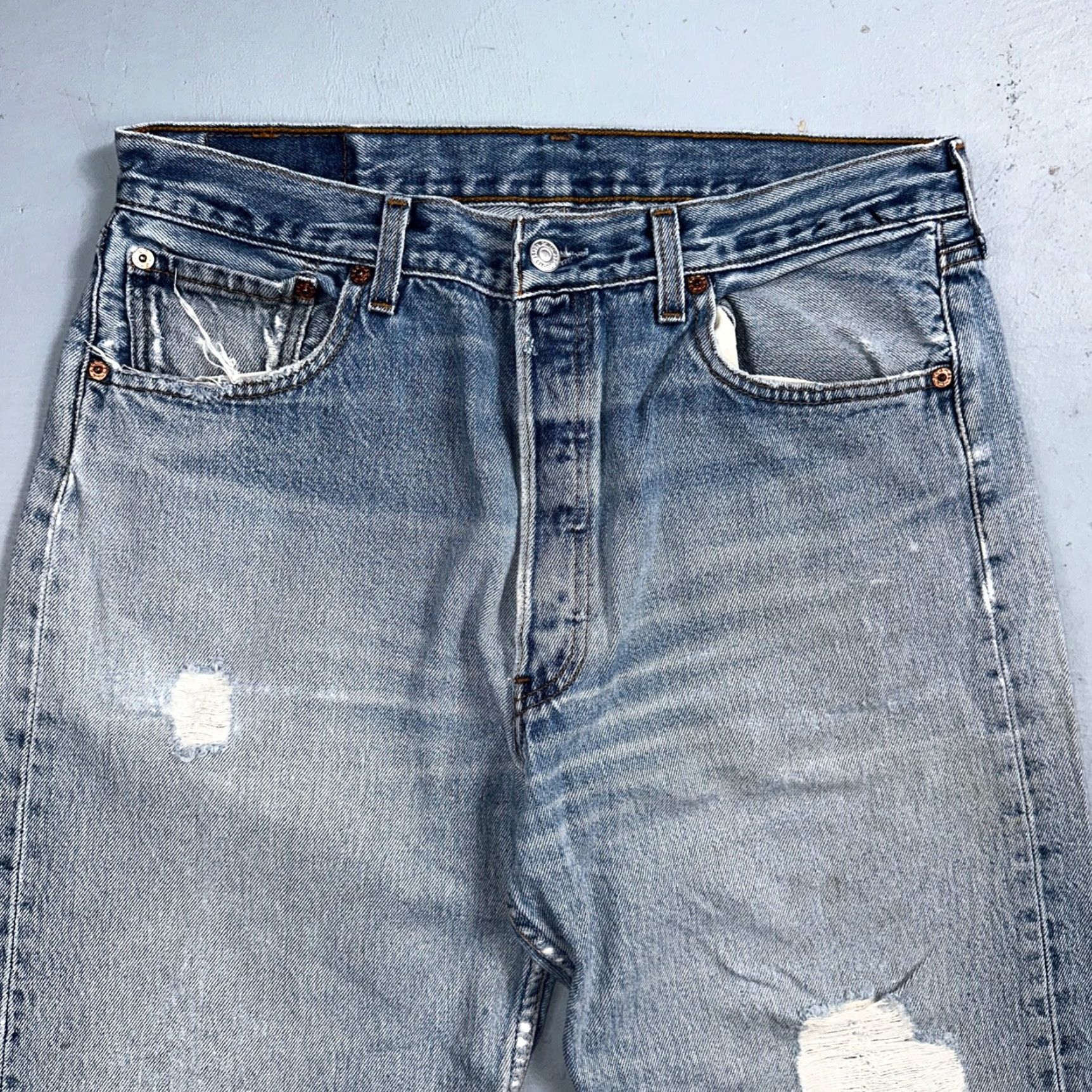 Levi's VINTAGE Levi's 501 Jeans Men's Straight Leg 34x36 Light Wash 90s Classic Denim Size US 34 / EU 50 - 2 Thumbnail