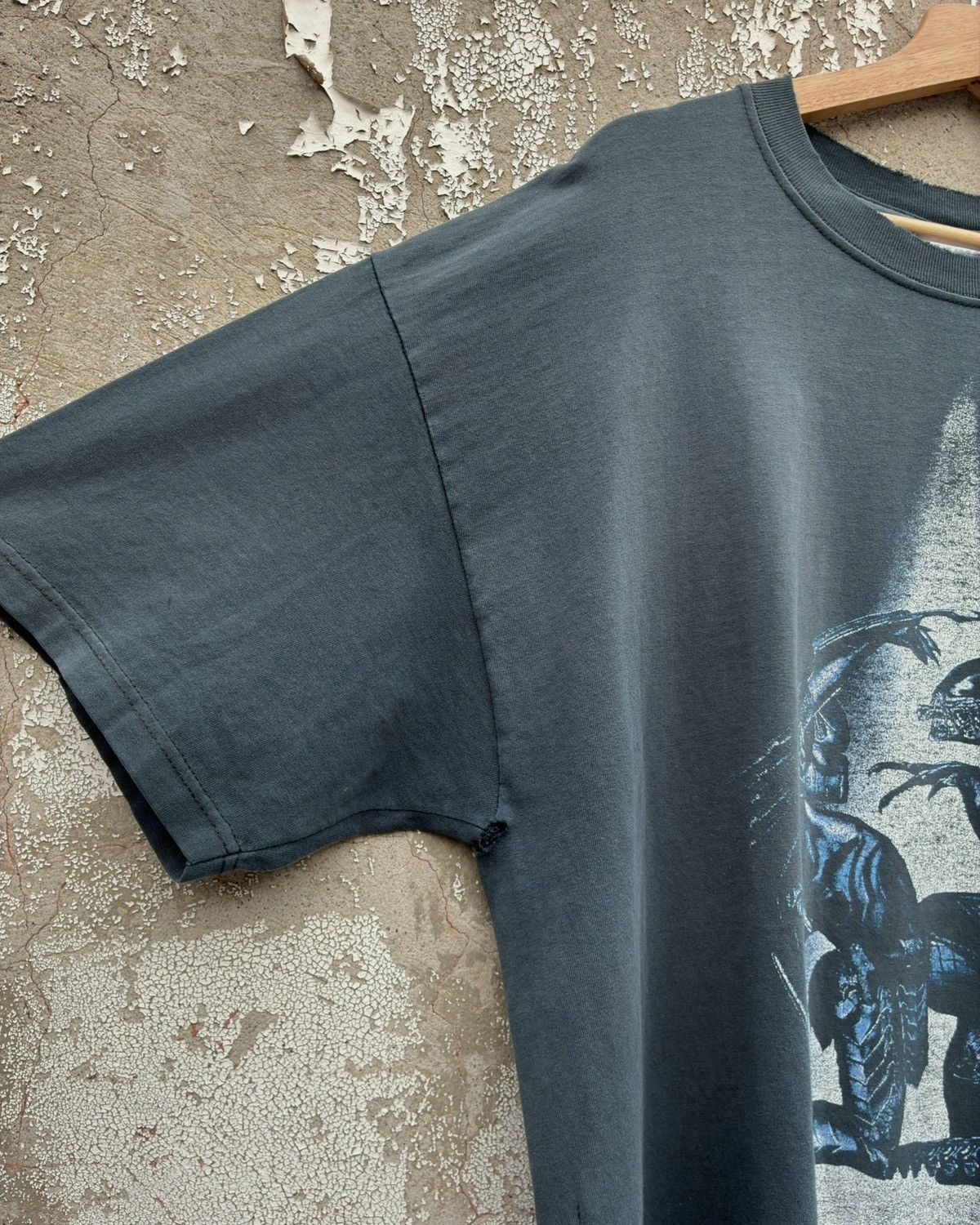 Vintage “RARE” Vintage ‘04 Alien vs Predator Mexican Movie Promo Tee Size US XL / EU 56 / 4 - 9 Thumbnail