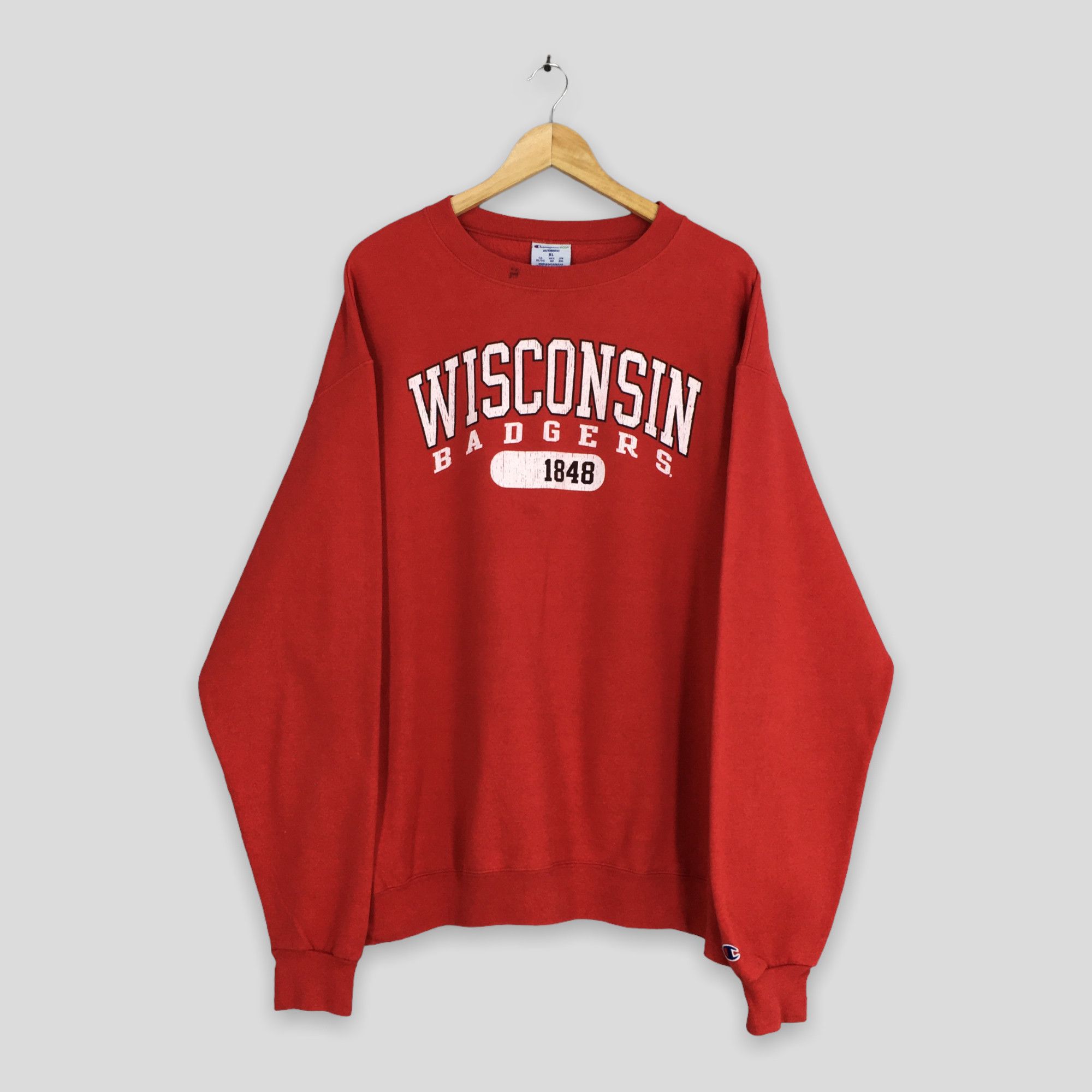 Champion Vintage University Of Wisconsin Badger Red Sweatshirt XLarge Size US XL / EU 56 / 4 - 1 Thumbnail