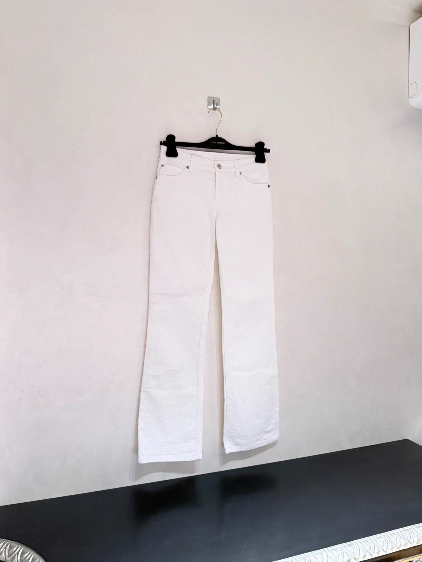 Louis Vuitton LV White Monogram Embossed Jeans 36 (size down) like new Size 26" / US 2 / IT 38 - 2 Thumbnail