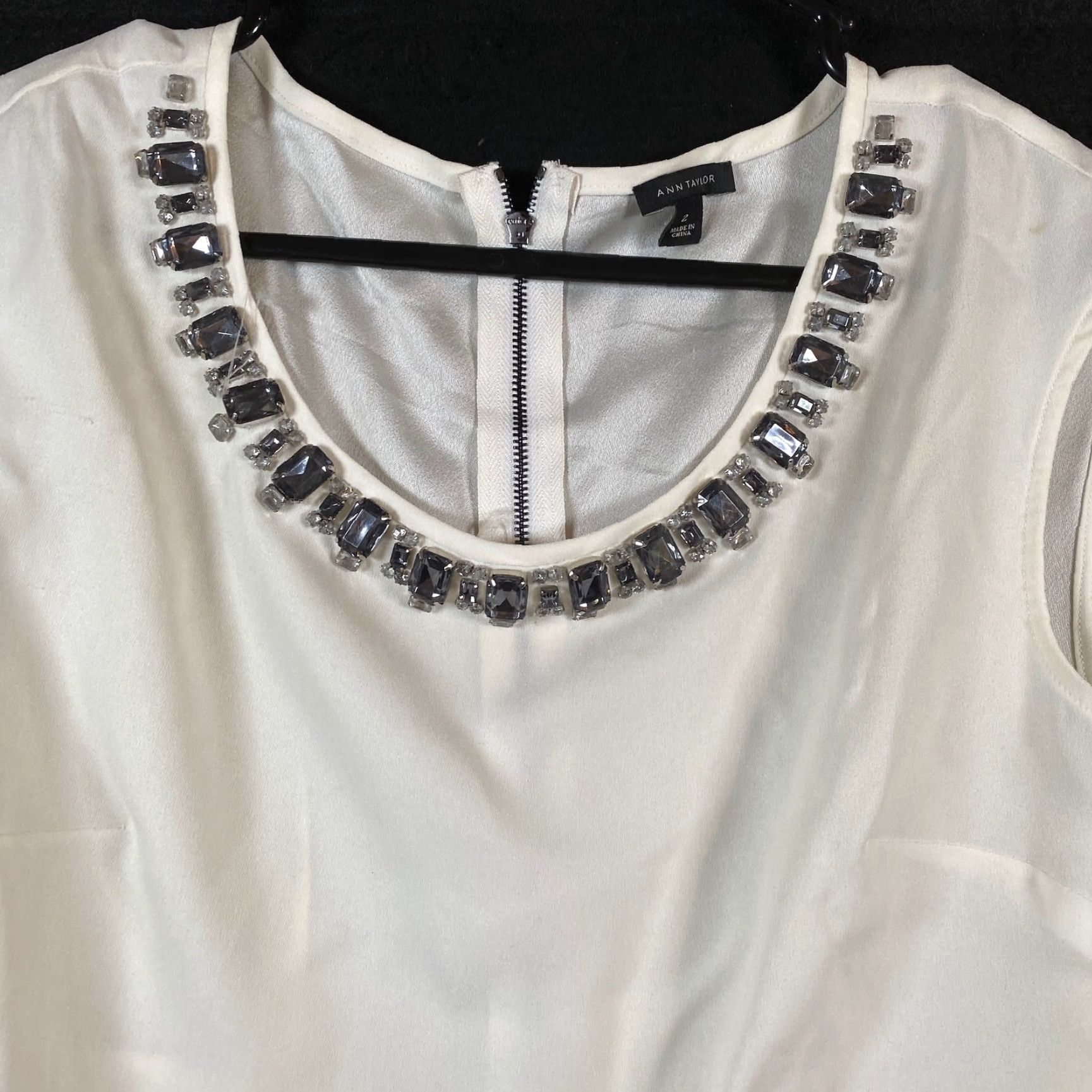 Ann Taylor Ann Taylor Womens Blouse Beige Sleeveless Scoop Neck Jeweled Collar Rhinestone Satin Pullover Regular M Women Casual Workwear 30 Day Returns Size M / US 6-8 / IT 42-44 - 2 Thumbnail