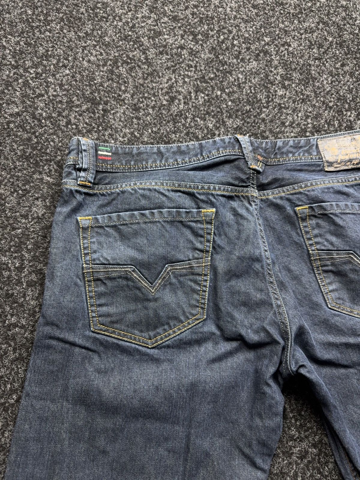 Diesel Luxury 00s Diesel Larkee Regular Straight Denim Retro Jeans Size US 36 / EU 52 - 16 Thumbnail