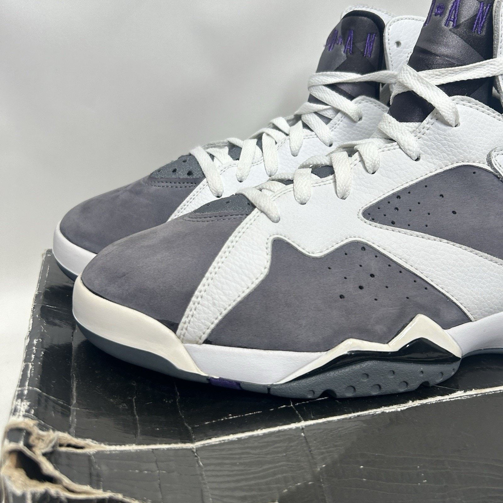 Jordan Brand Nike Air Jordan 7 VII Retro “Flint Grey Purple” (2006) Size US 13 / EU 46 - 10 Thumbnail