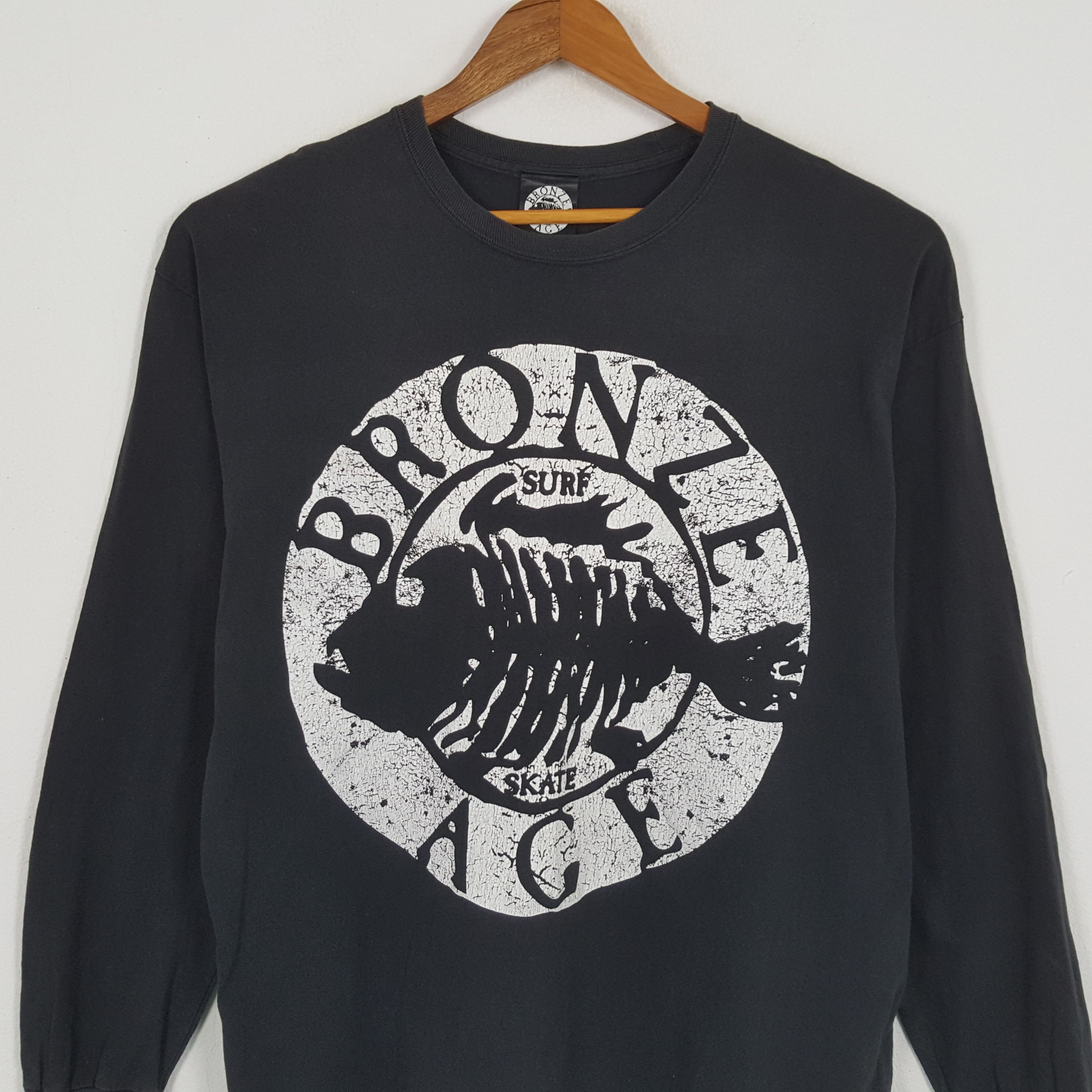 Vintage Vintage BRONZE AGE Surf Style Big Logo Long Sleeve T-Shirts Size US XL / EU 56 / 4 - 2 Thumbnail