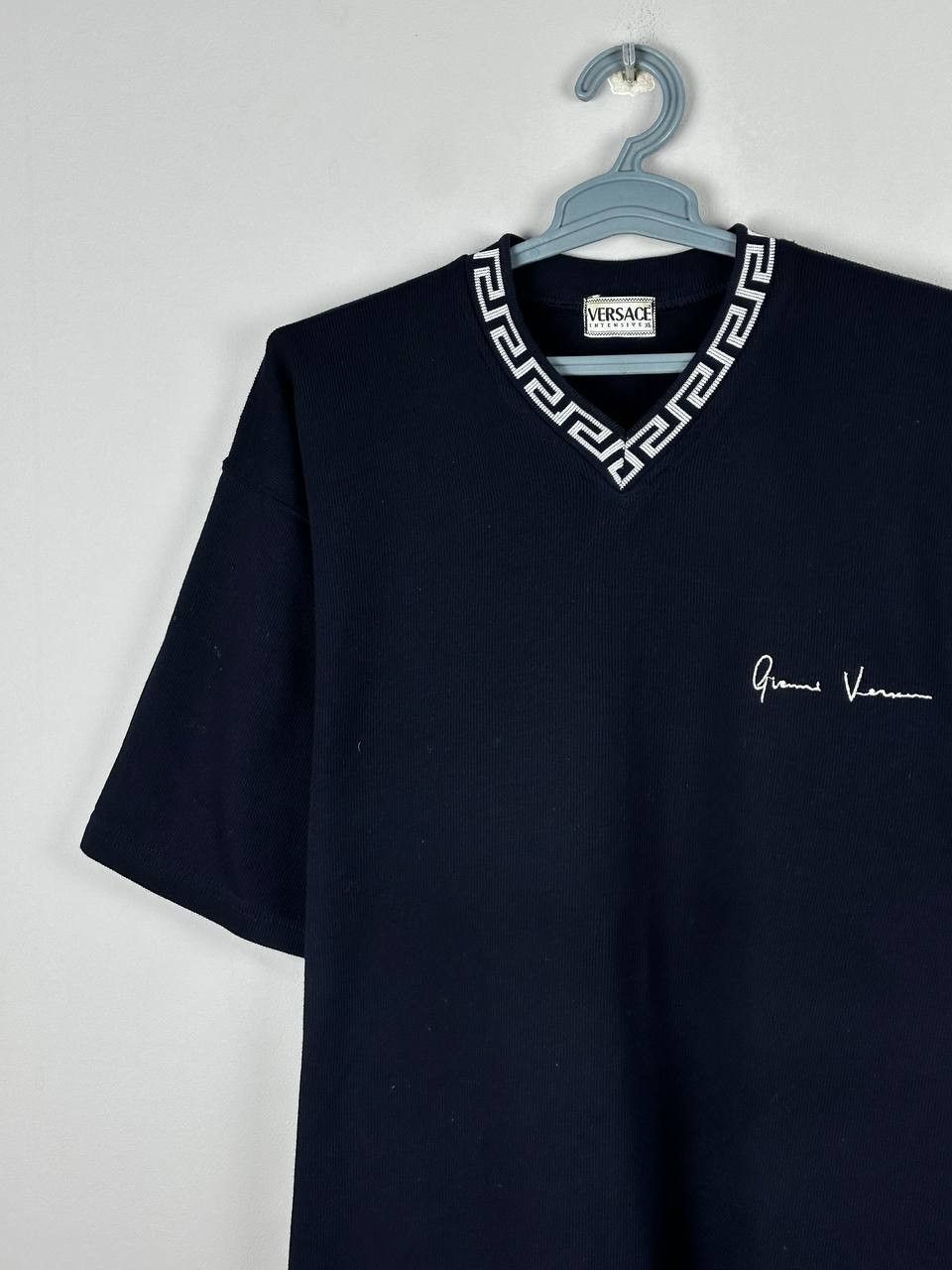 Versace Vintage Versace Oversized Navy T-shirt Size US XL / EU 56 / 4 - 1 Thumbnail