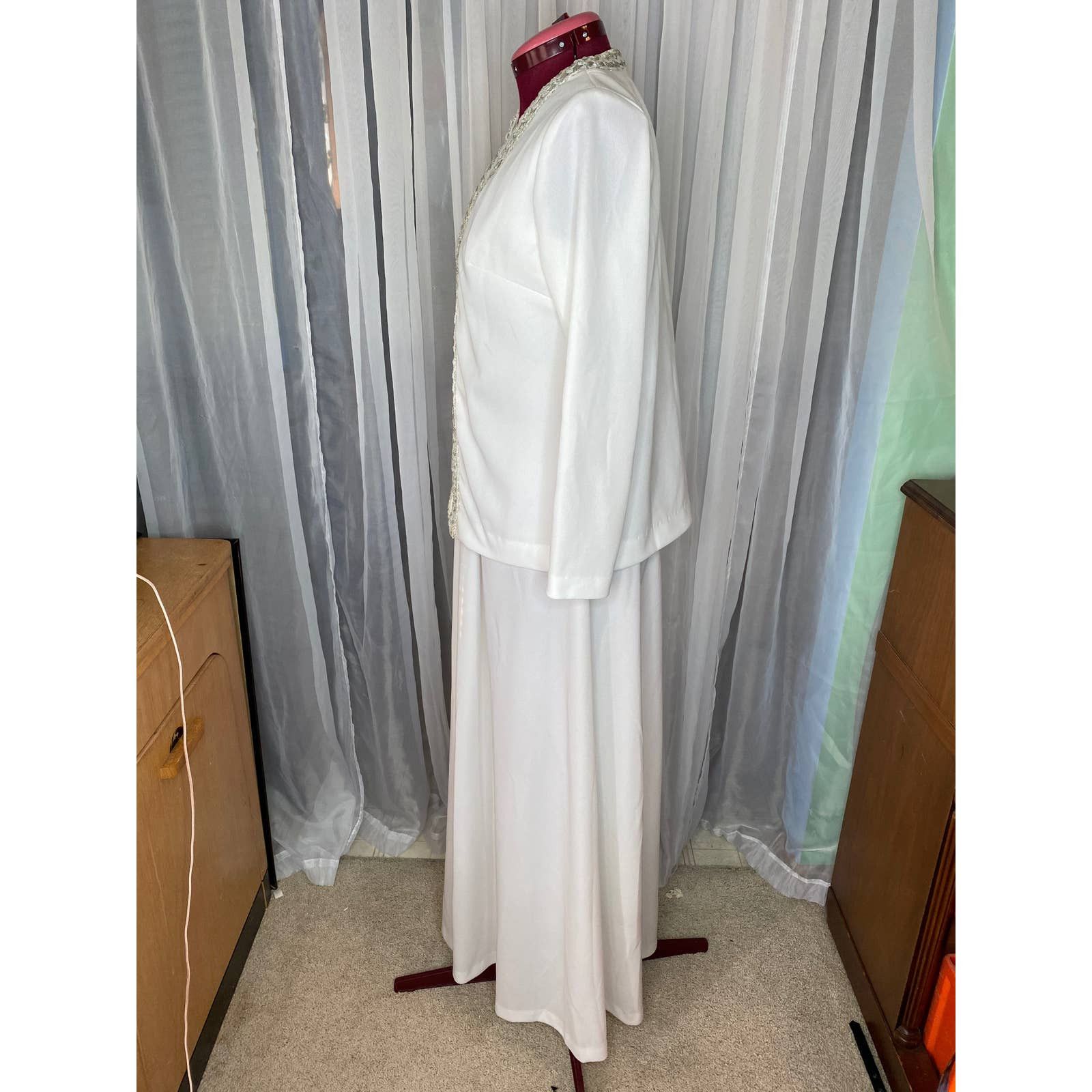 Vintage wedding dress jacket white silver V neck Vintage 1970’s sz s Size S / US 4 / IT 40 - 12 Thumbnail