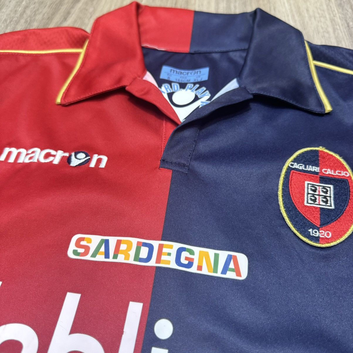Macron Cagliari 10/11 home shirt Size US S / EU 44-46 / 1 - 4 Thumbnail