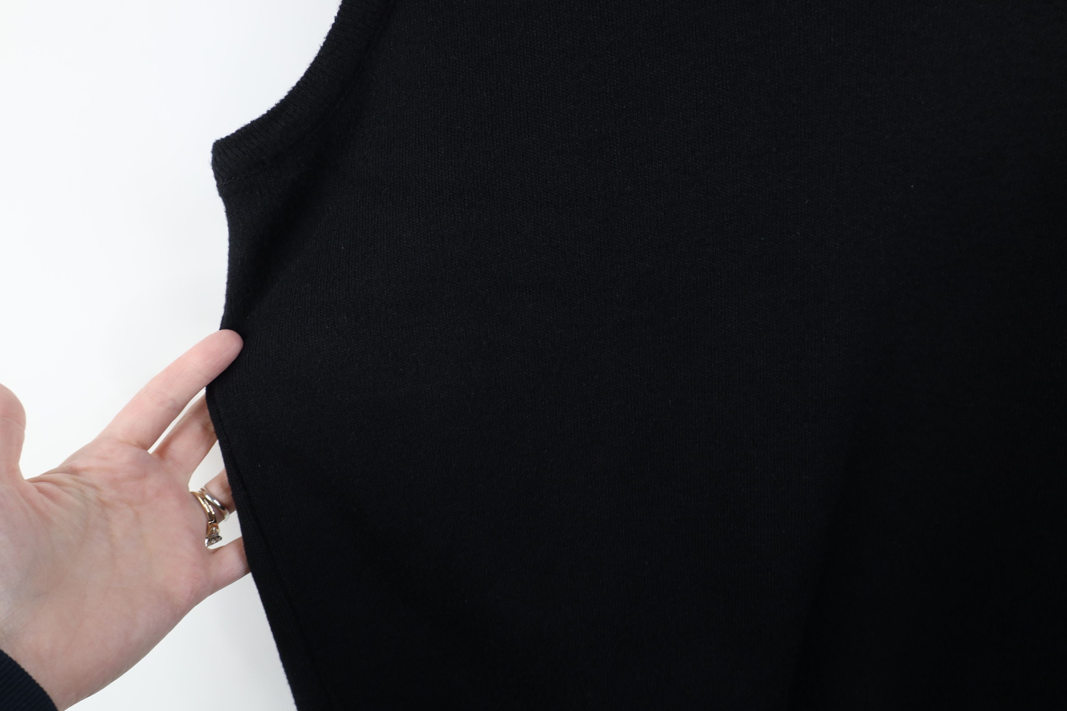Vintage Vintage 90s Streetwear Knit V-Neck Sweater Vest Black USA Size US L / EU 52-54 / 3 - 5 Thumbnail