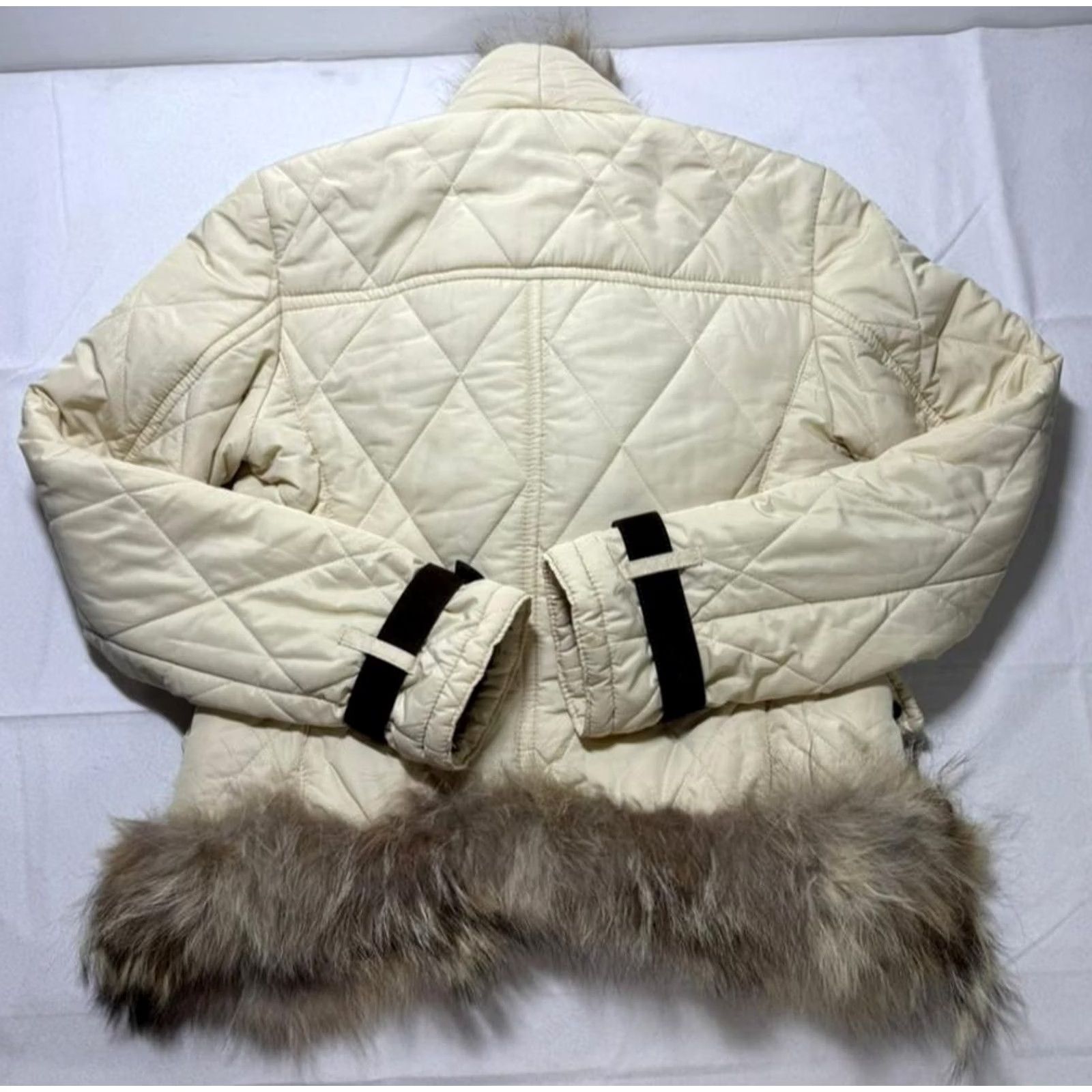 Vintage Vero Moda Women's Ivory Quilted Jacket with Faux Fur Trim & Collar L Regular L Ivory 90s-2020s Style Womens Size L / US 10 / IT 46 - 7 Thumbnail