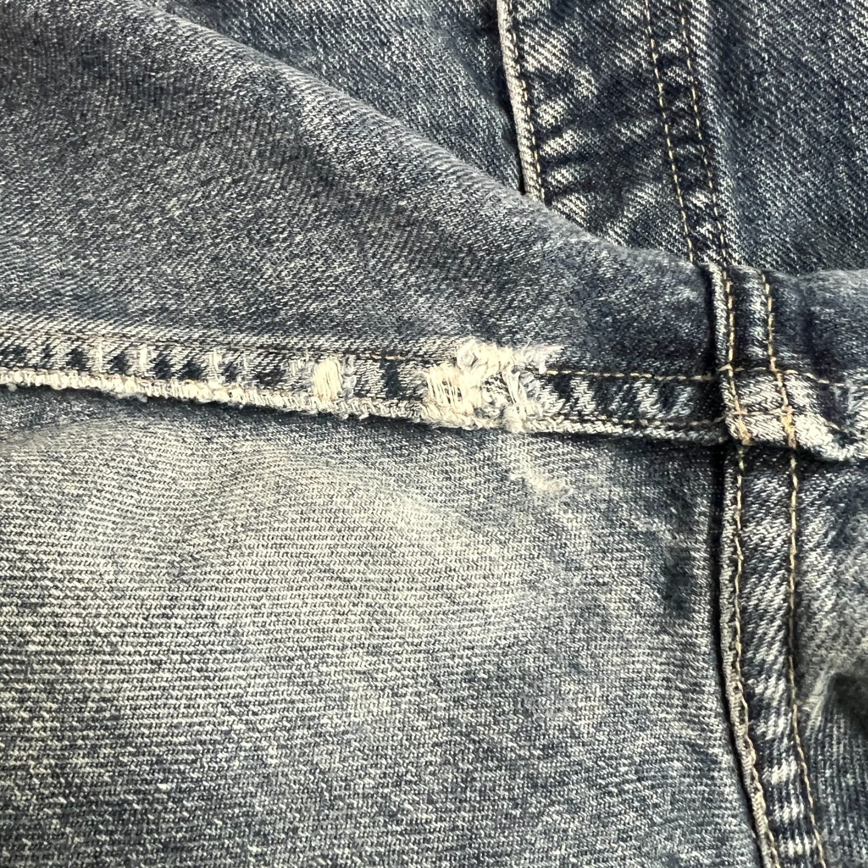 Guess VINTAGE GUESS Jeans Shorts Men 30 Light Blue Distressed Cut Off 9" Inseam USA Denim 5-Pocket Rocker Retro Biker Casual Mens Size US 30 / EU 46 - 7 Thumbnail