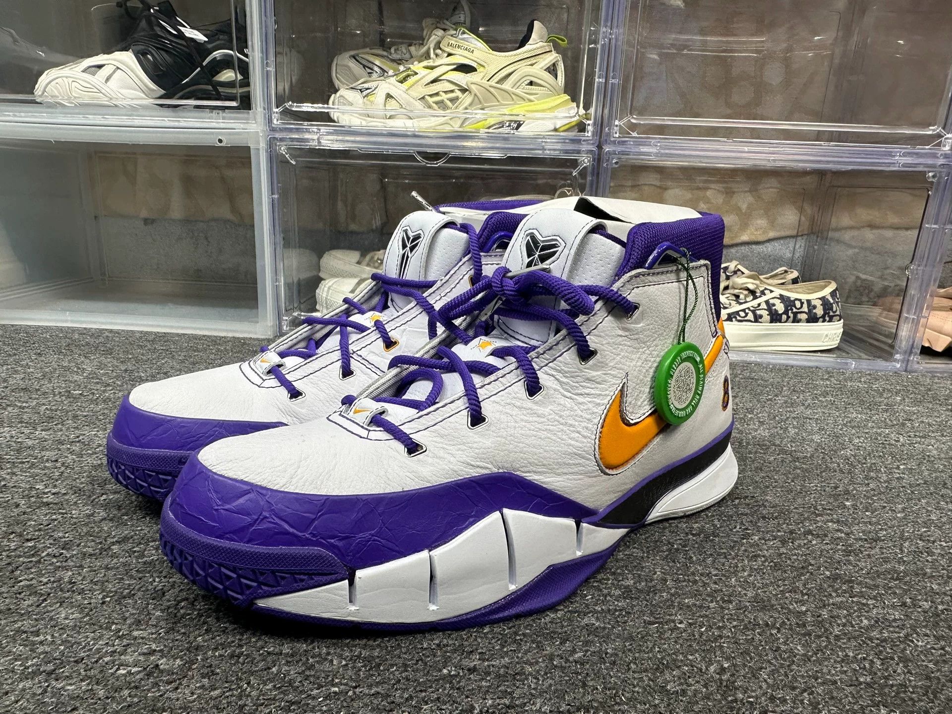 Nike Nike KOBE White Lowtop Sneakers 12 Men Size US 12 / EU 45 - 1 Thumbnail
