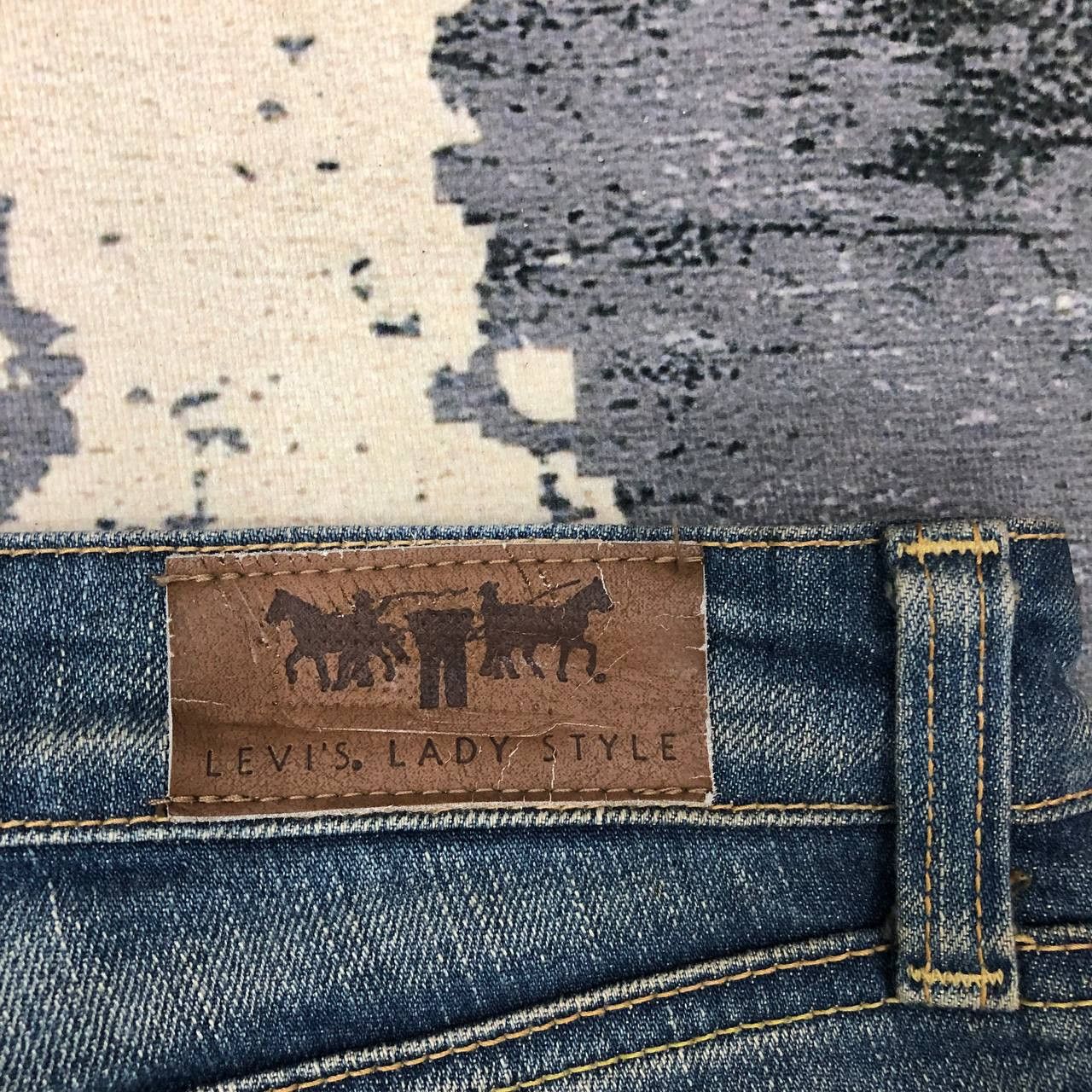 Levi's P94 FLARED PERFECT BODY LAD STYLE LEVI'S JEANS Size 28" / US 6 / IT 42 - 6 Thumbnail