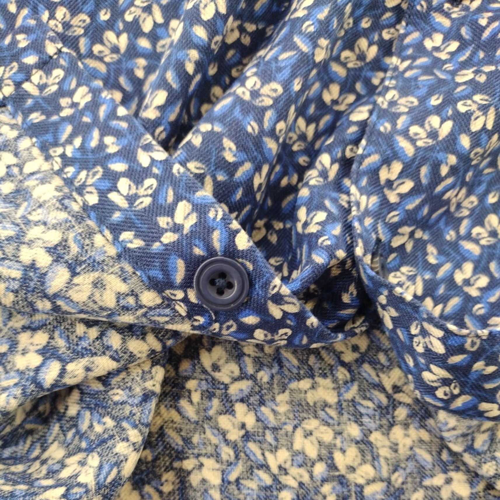 Vintage VINTAGE Vintage Silk Shirt Men Regular L Blue Floral Print Silk Shirt Button-Up Short Sleeve Linen Collared Flower Mens Size US L / EU 52-54 / 3 - 6 Thumbnail