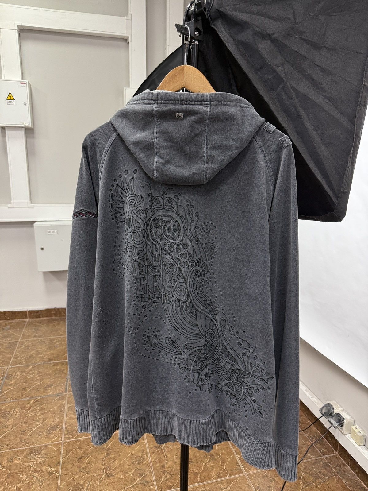 🇺🇸 Vintage 00s Quiksilver Art Surfing Opium Style Hoodie Y2K