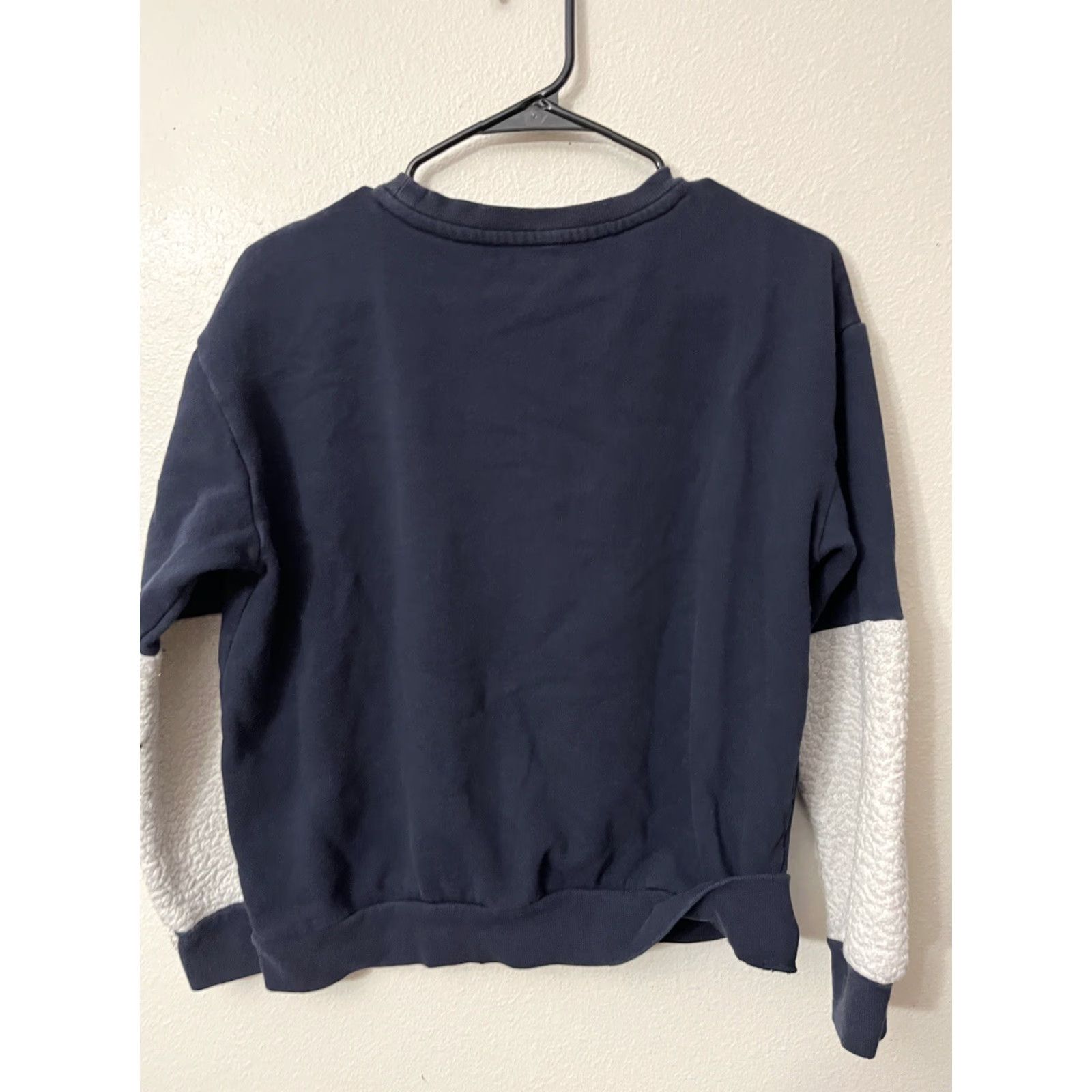 Tommy Hilfiger VINTAGE Tommy Hilfiger Sweater Shirt Women M Navy Sherpa Sleeves Shirt Adult Medium Navy Mens/Womens Size US M / EU 48-50 / 2 - 3 Thumbnail