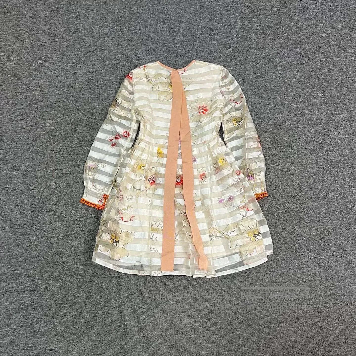 Fendi Fendi Runway Cutout Stripe Floral Silk Dress. Size XS / US 0-2 / IT 36-38 - 4 Thumbnail