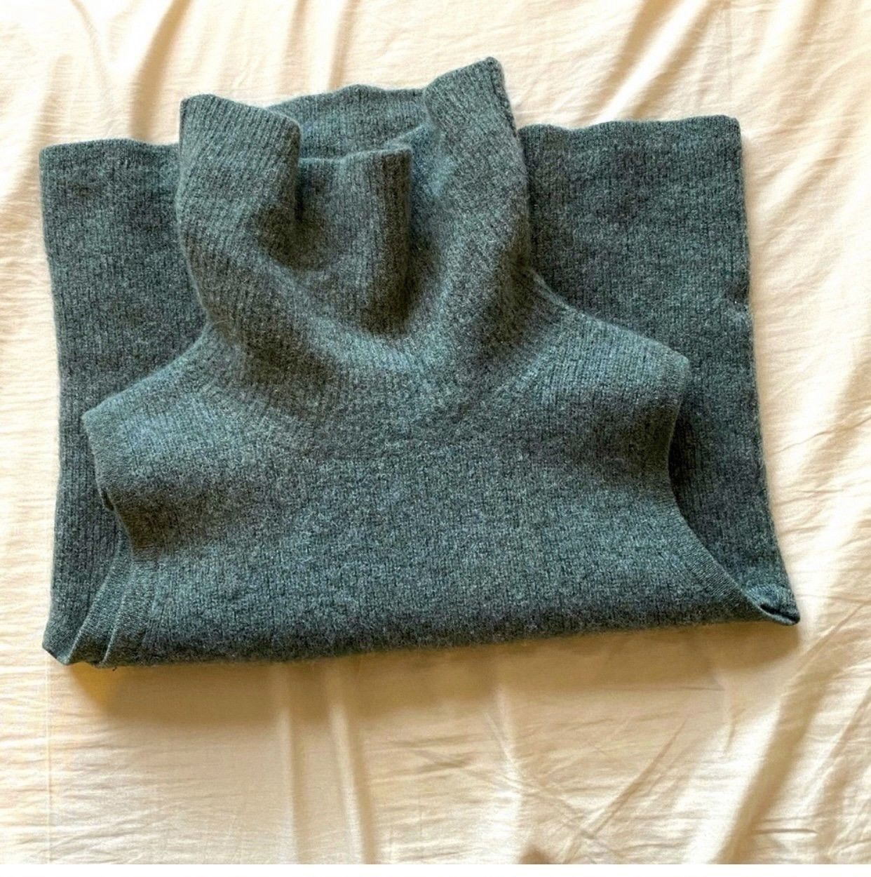 Saks Fifth Avenue Cashmere Light Olive Green Top Size S / US 4 / IT 40 - 2 Thumbnail