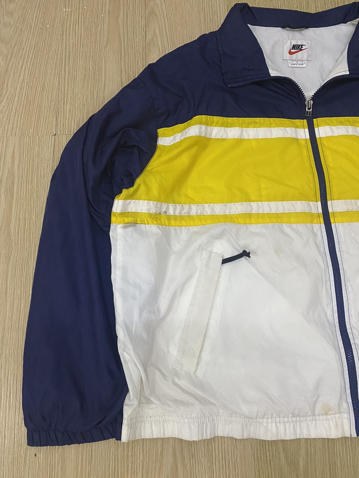 Nike × Vintage Vintage Nike swoosh logo windbreaker jacket Size US L / EU 52-54 / 3 - 5 Thumbnail