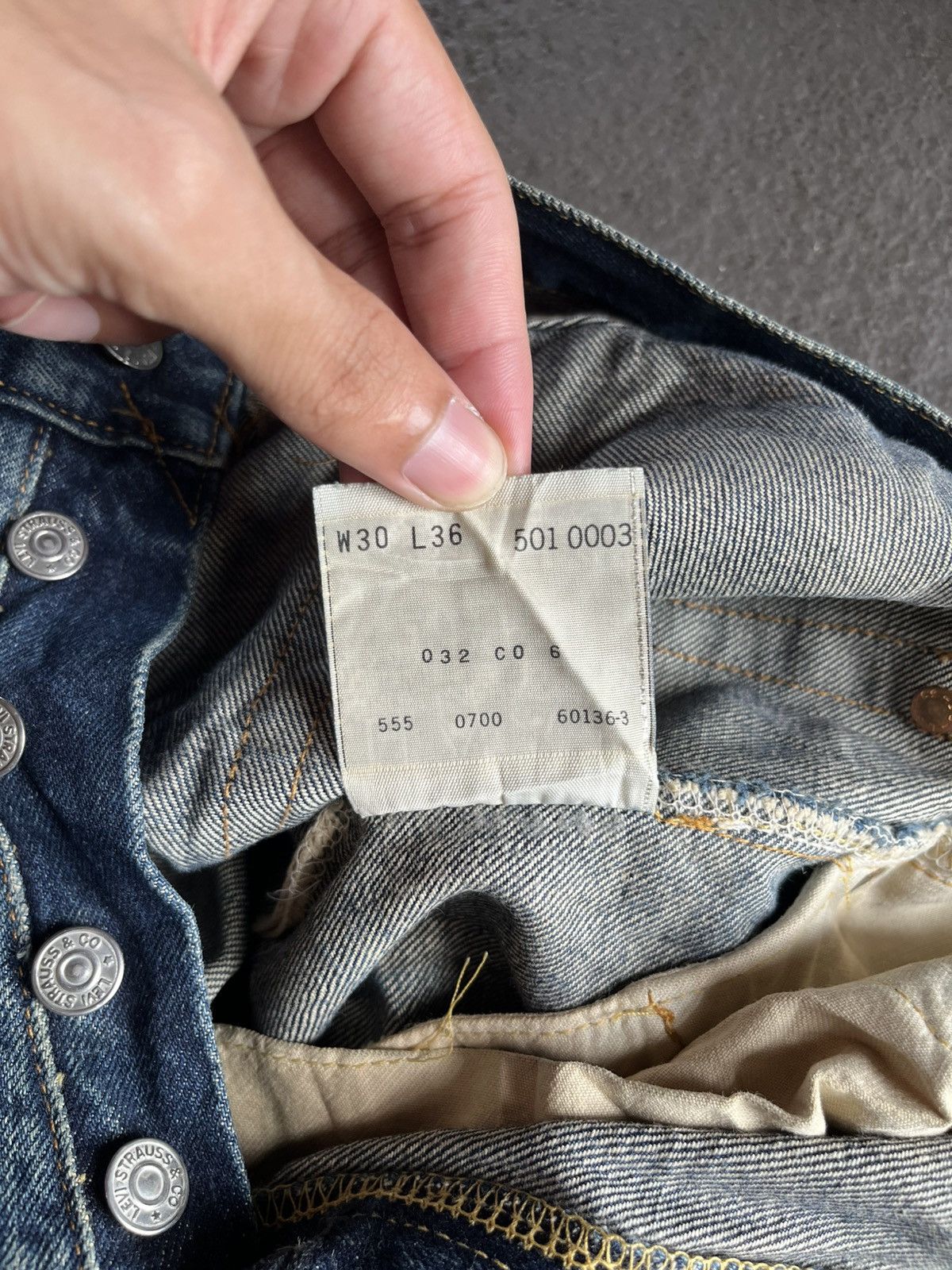 Levi's Vtg Big E 501 Levi’s Selvedge V-Stitch Distressed Late 90’s Size US 28 / EU 44 - 18 Thumbnail