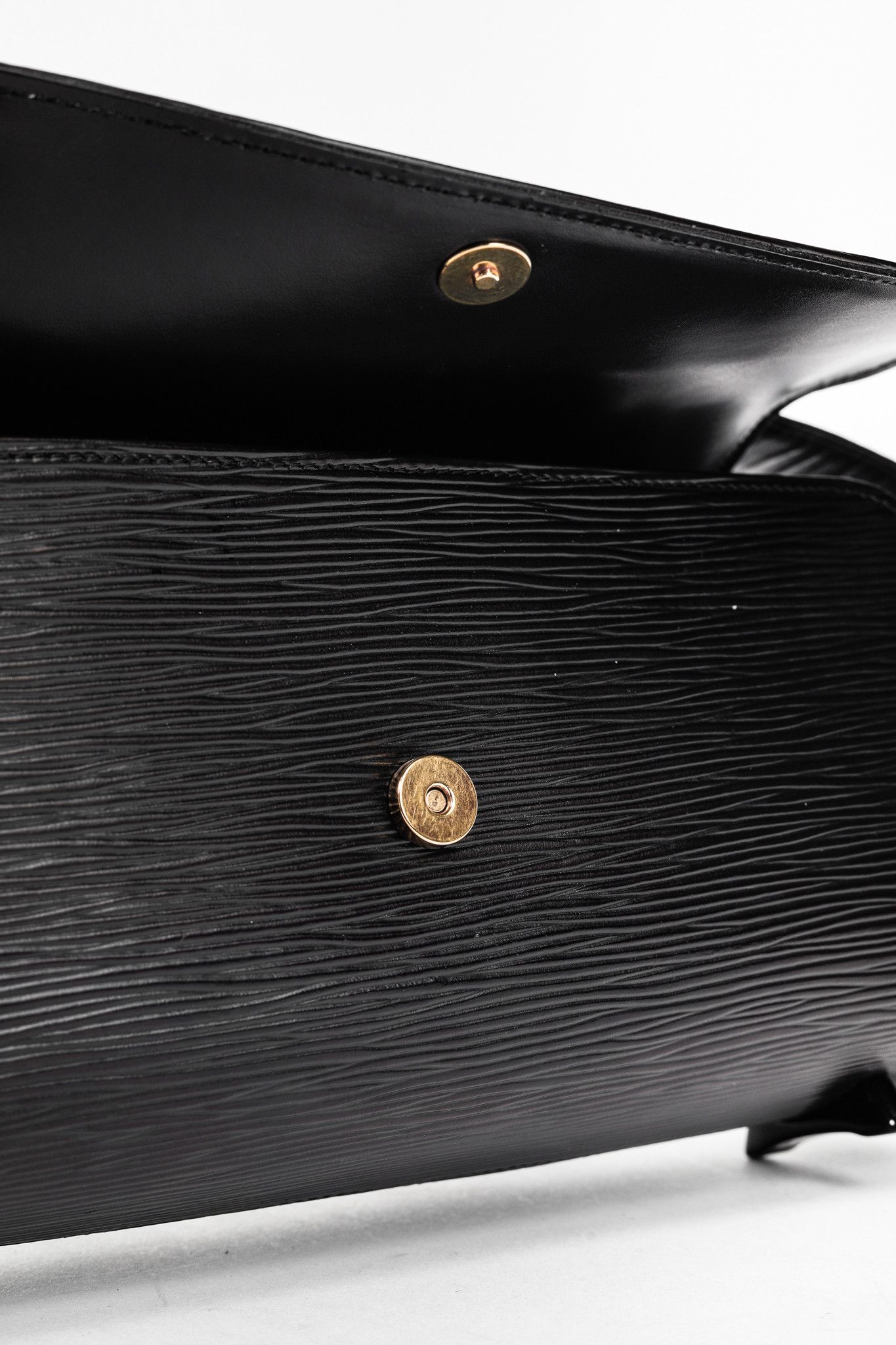 Louis Vuitton Louis Vuitton Nocturne PM Black Epi Leather Baguette Size ONE SIZE - 10 Thumbnail