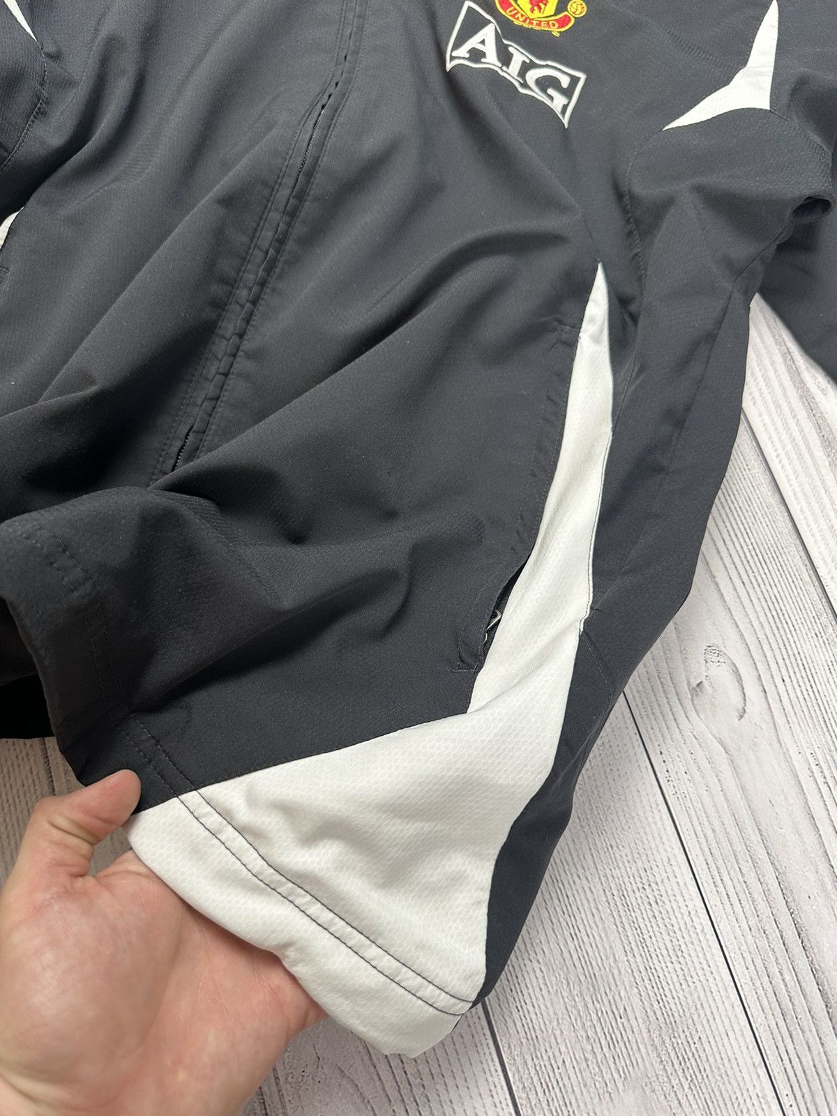 Nike × Vintage Vintage Nike Manchester United soccer jacket size L logo Size US L / EU 52-54 / 3 - 5 Thumbnail