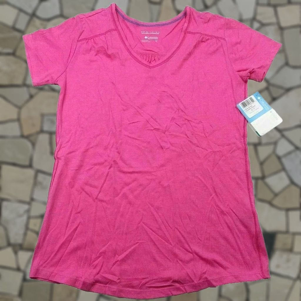 Vintage Columbia Women's V Neck T Shirt Pink Size Small Size S / US 4 / IT 40 - 1 Preview