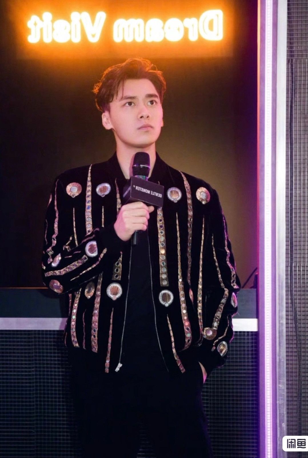 Saint Laurent Paris Saint Laurent 19SS Jukebox Velvet Jacket Sz.48 Size US M / EU 48-50 / 2 - 5 Thumbnail