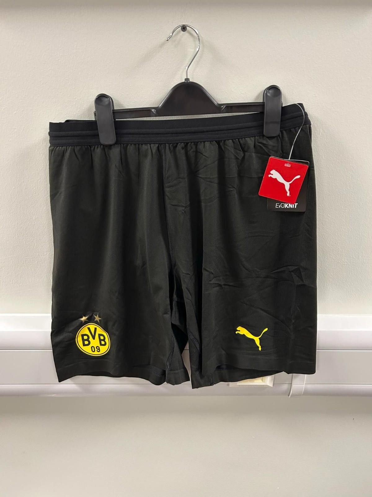 Giovanni Valentino Casertano 2020-2021 Football Shorts (BNWOT) L Size US 34 / EU 50 - 1 Preview
