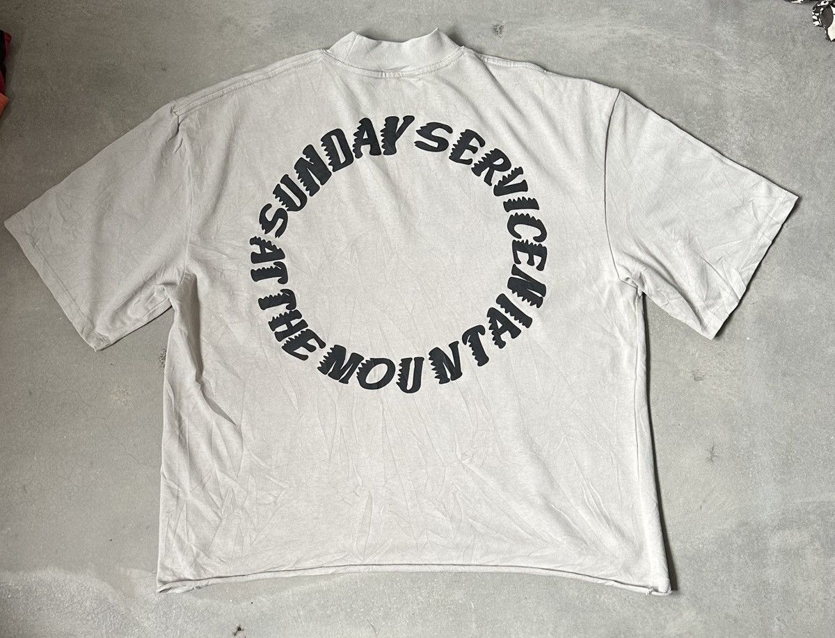 Vintage YEZZY KANYE WEST TRUST GOD SUNDAY SERVICES CROPPED TEE Size US L / EU 52-54 / 3 - 7 Thumbnail