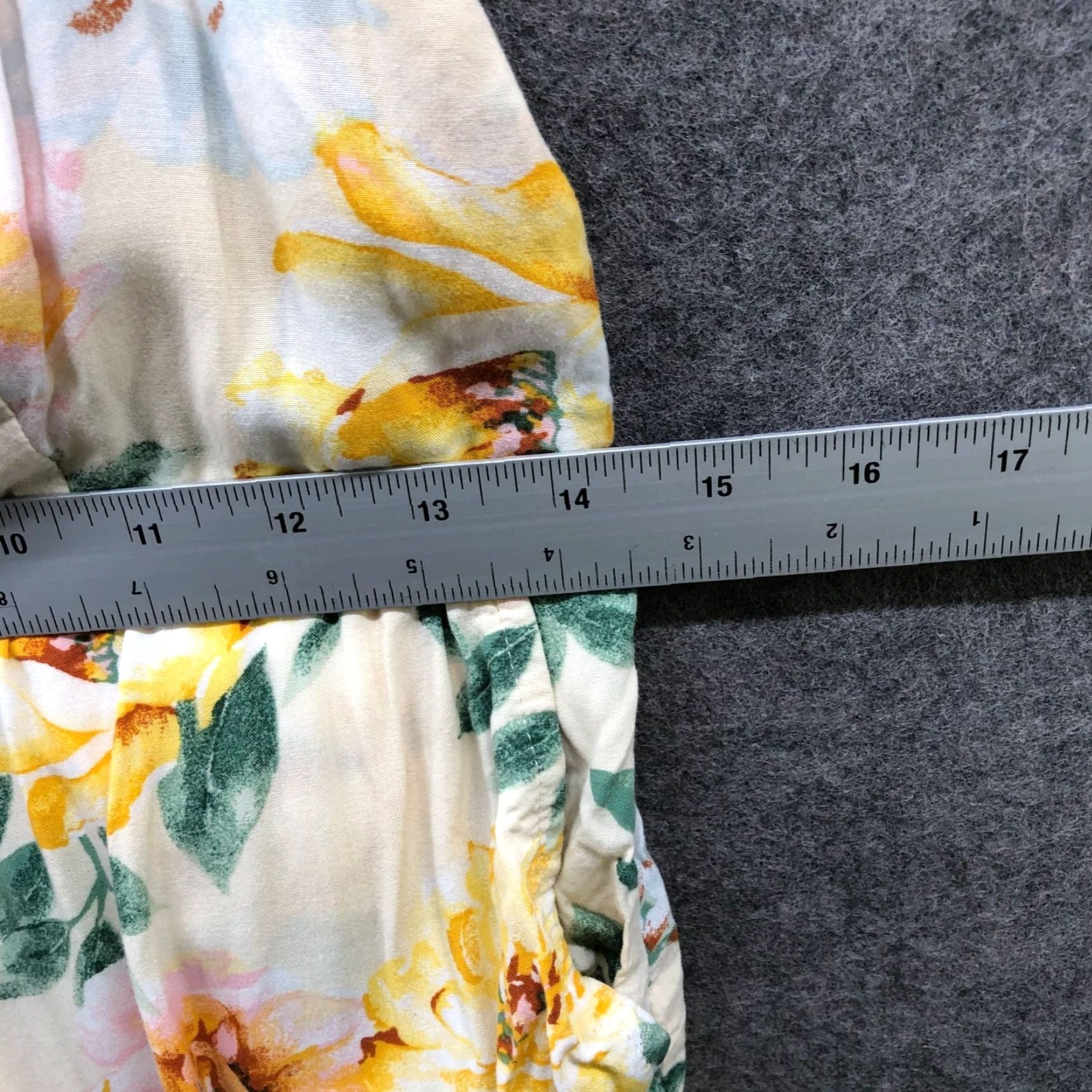 Old Navy VINTAGE Old Navy Floral Sleeveless Romper Women's M Yellow Rayon Smocked Wide-Leg Casual Size 32" / US 10 / IT 46 - 6 Thumbnail