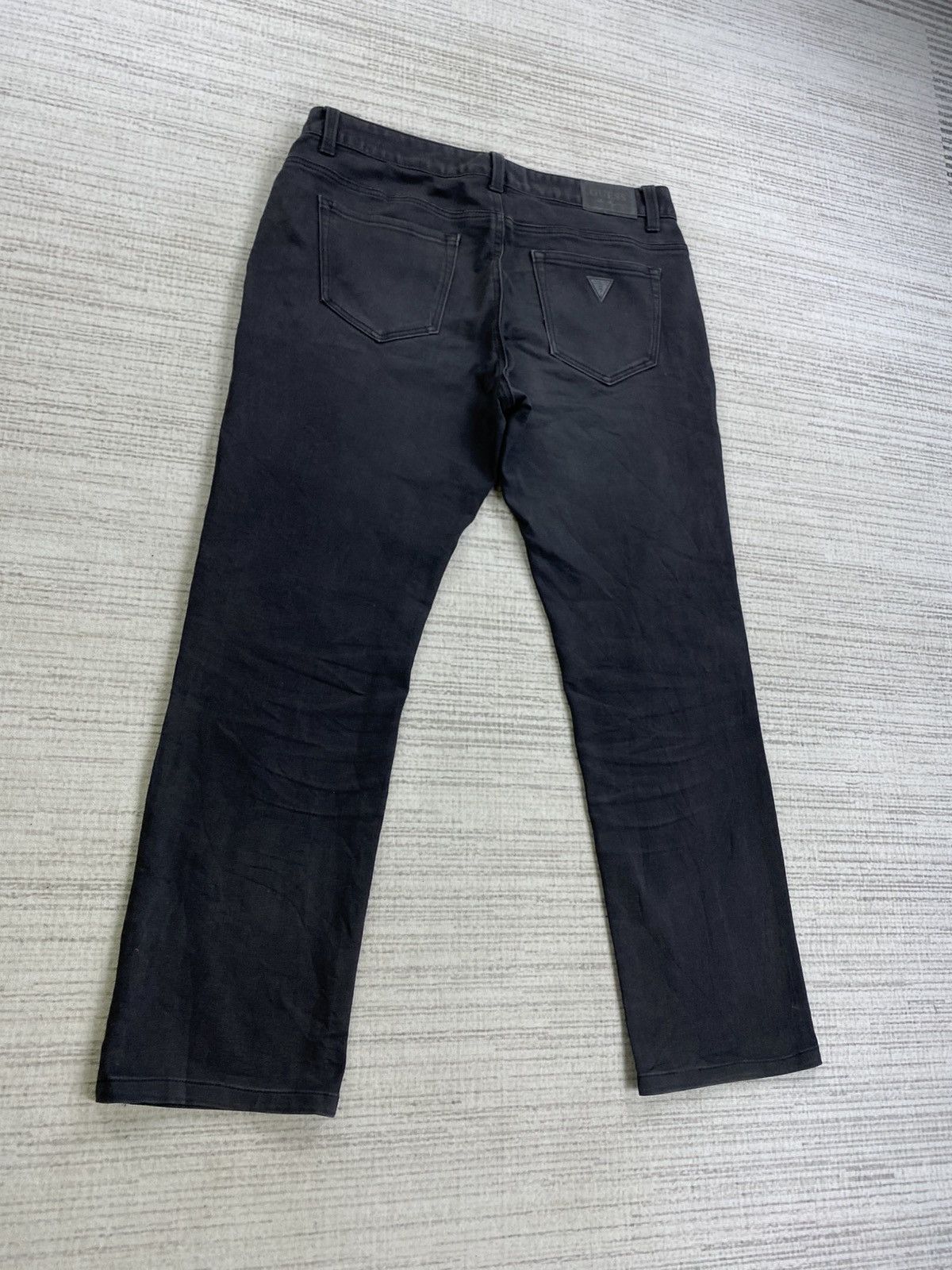 Guess × Japanese Brand × Vintage Vintage Guess Los Angeles Metal Logo All Black Denim Pants Size US 34 / EU 50 - 8 Thumbnail