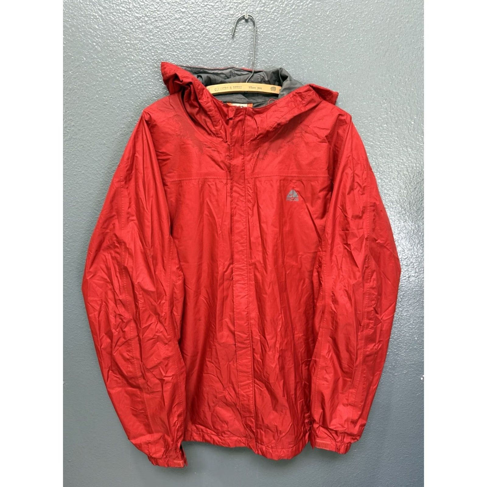 Nike VINTAGE Nike ACG Stormfit Jacket XL Red Nylon Zip Mens Windbreaker Flawed Size US XL / EU 56 / 4 - 3 Thumbnail