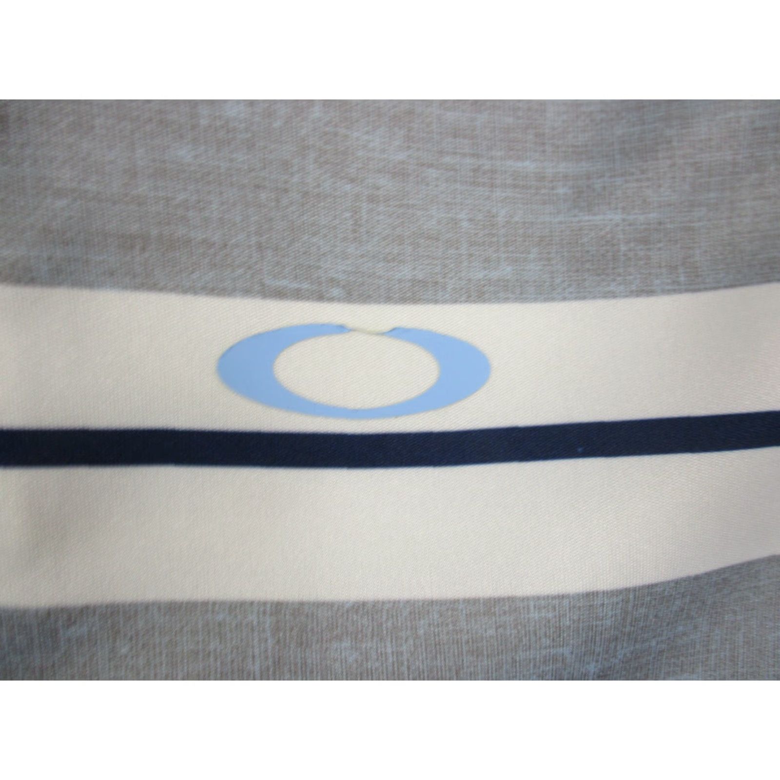 Oakley VINTAGE Oakley Hydrolix Sport Golf Polo Shirt Men's Small Gray White Stretch Size US S / EU 44-46 / 1 - 2 Thumbnail