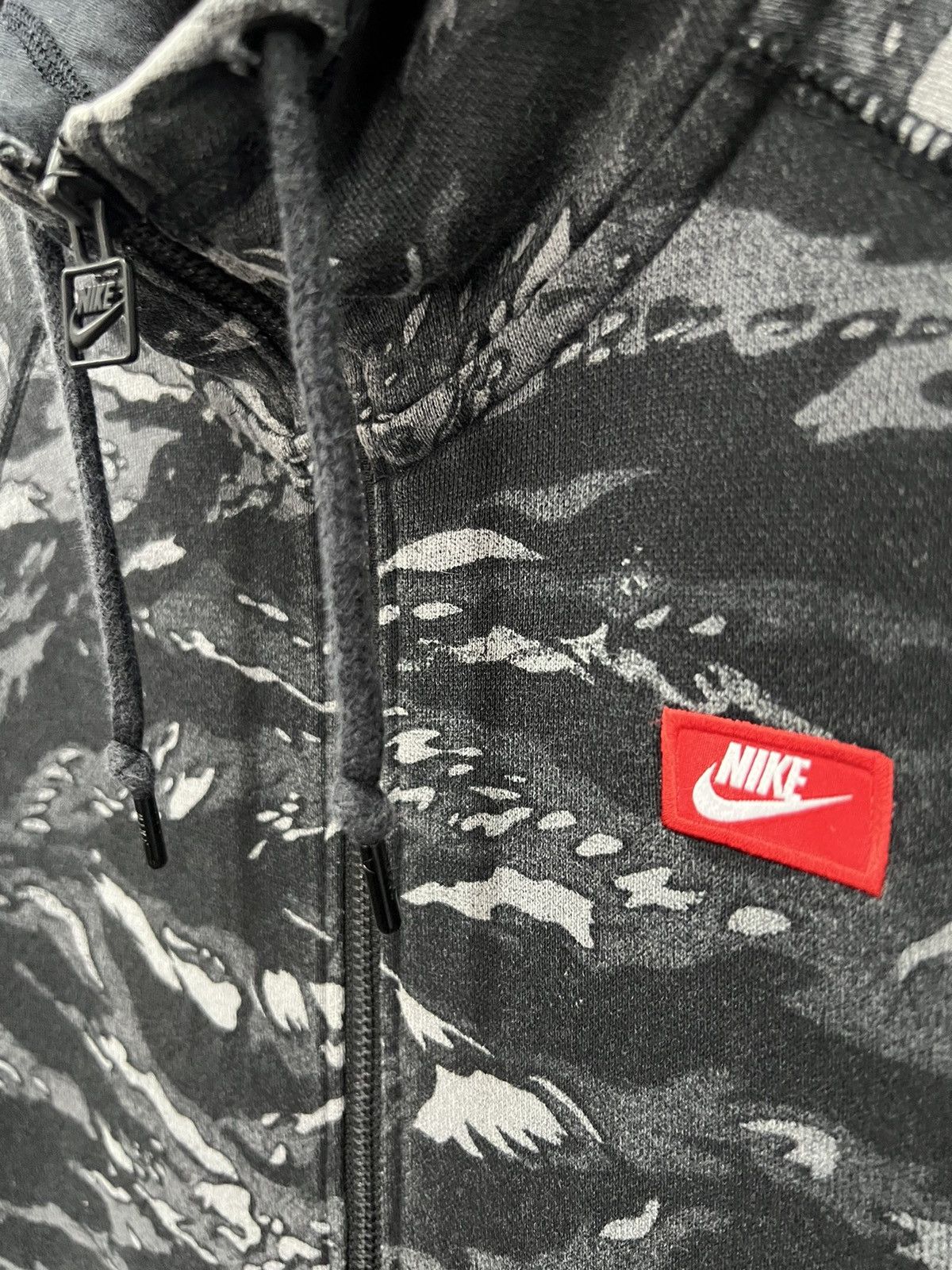 Nike 🔥 Vintage Y2K Nike Tiger Striped sweatshirt hoodie - M Size US S / EU 44-46 / 1 - 4 Thumbnail
