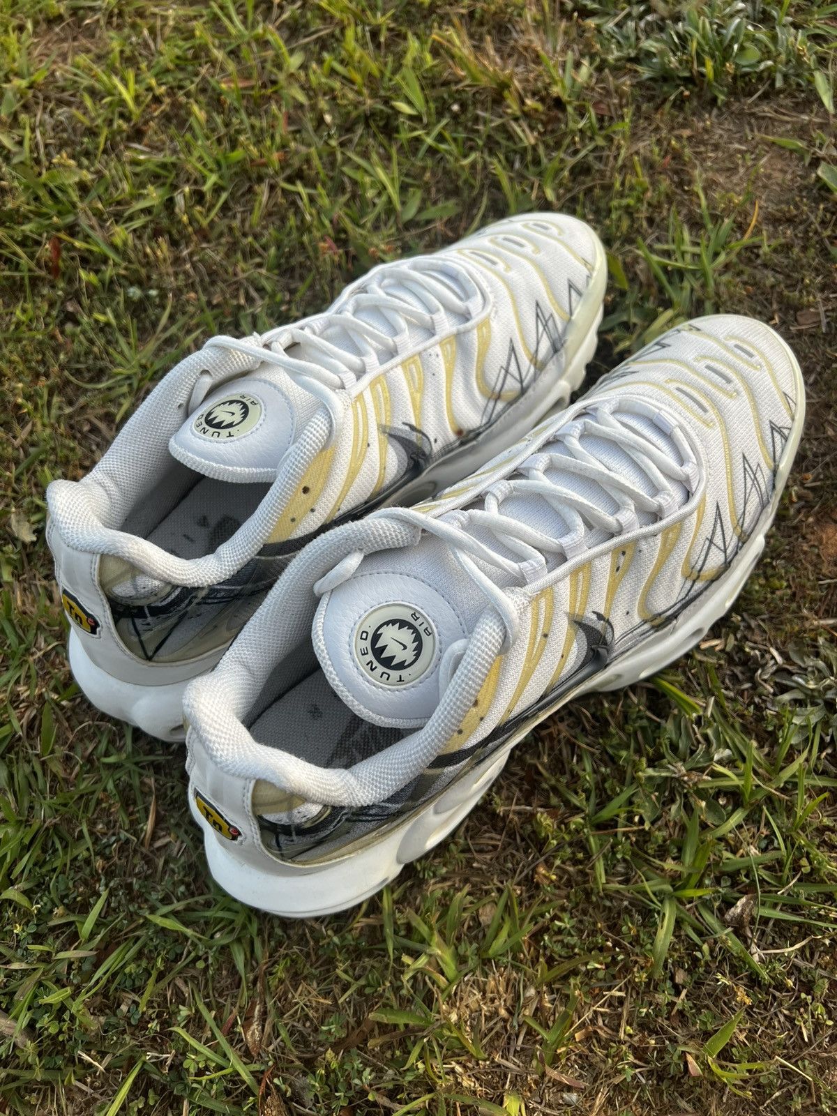 Nike CLEAN Nike Air Max Plus size 12 Mens La Requin White shoes Size US 12 / EU 45 - 7 Thumbnail